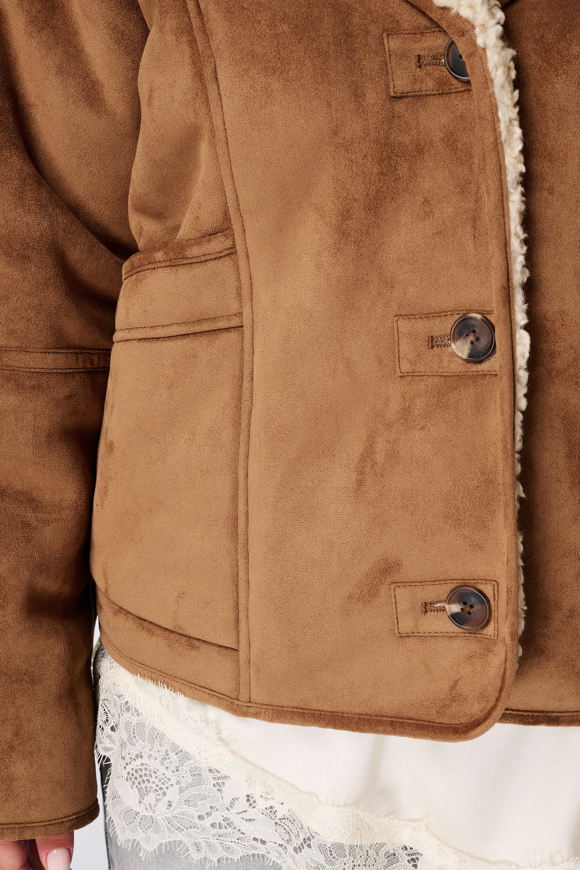 Manteau aspect su&eacute;dine avec col en teddy image number 6
