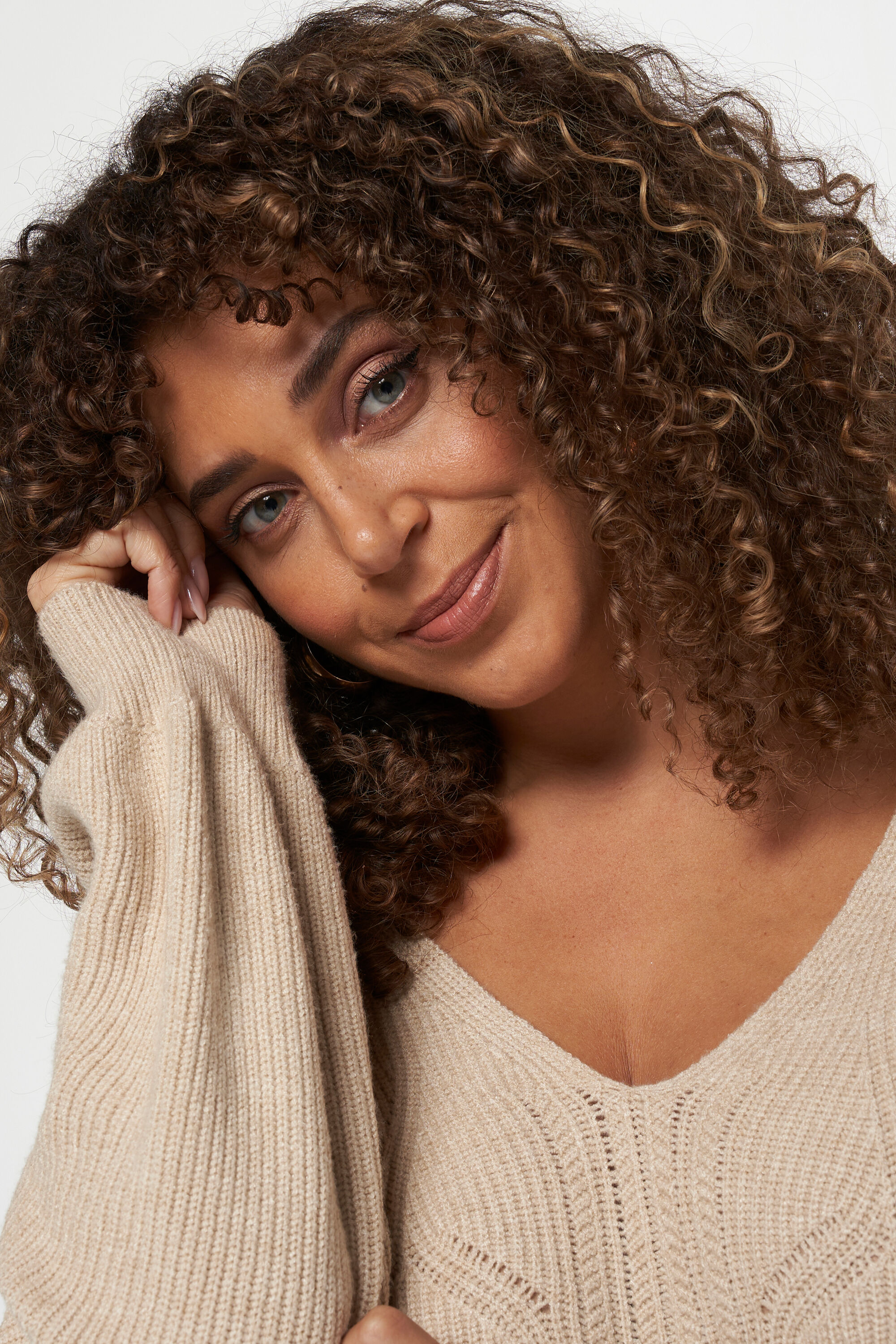 Pull avec col en V  image number 4