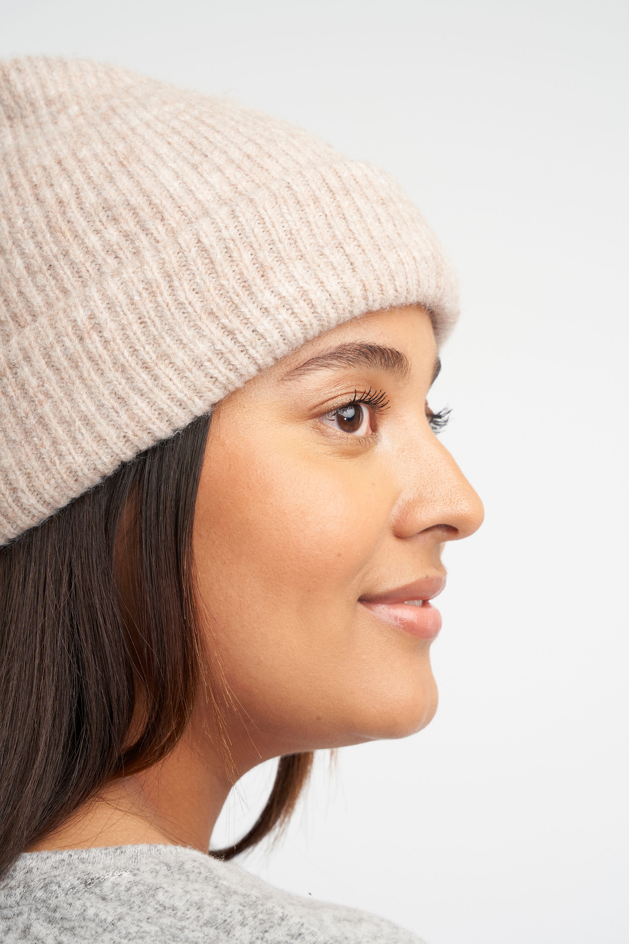 Bonnet tricot&eacute; image number 2