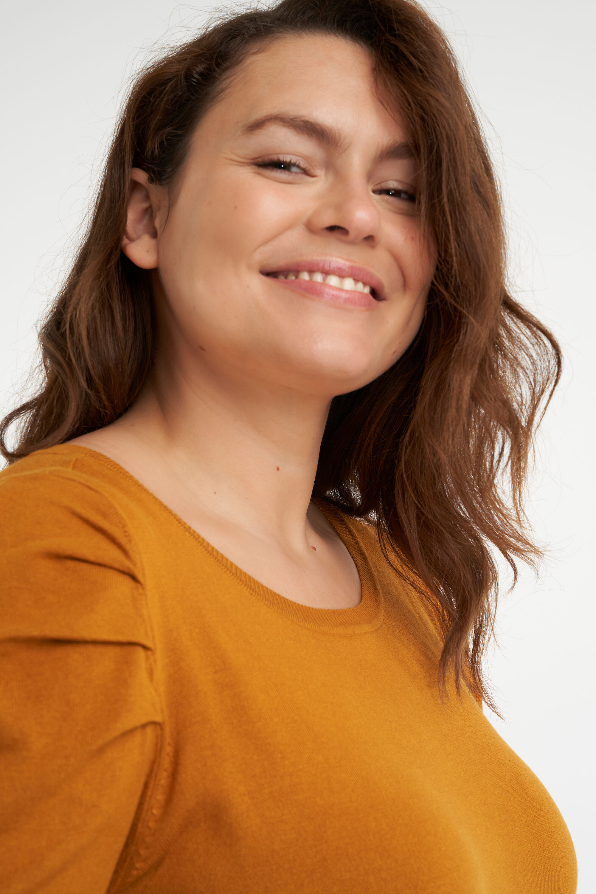 Pull en maille fine &agrave; manches bouffantes image number 5