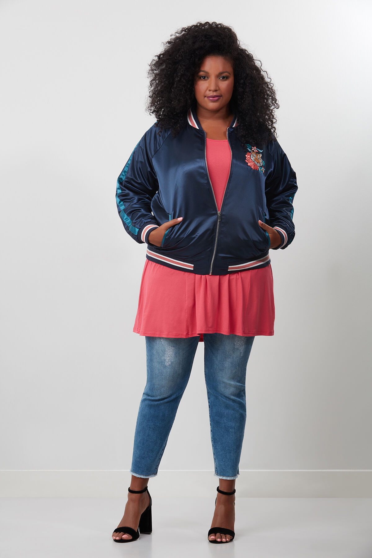 Jean Slim leg IRIS image number 4