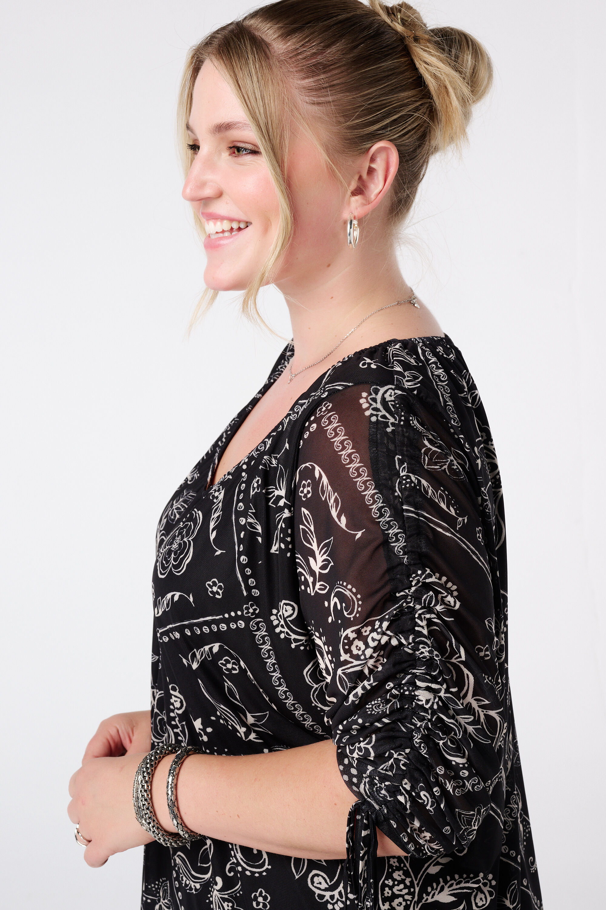 Blouse imprim&eacute;e &agrave; manches coulissantes image number 4