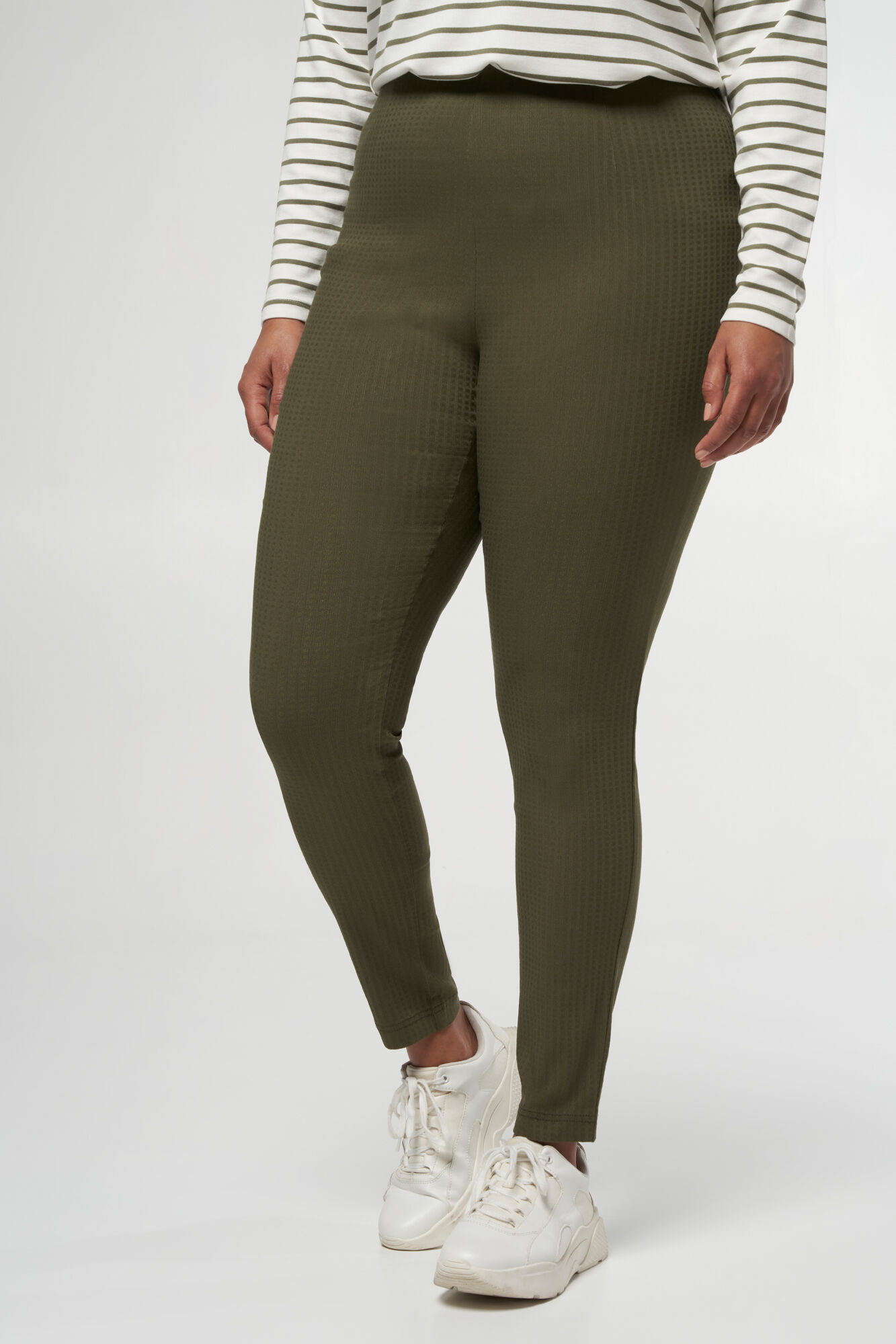 Tregging avec structure dans le tissu image number 5