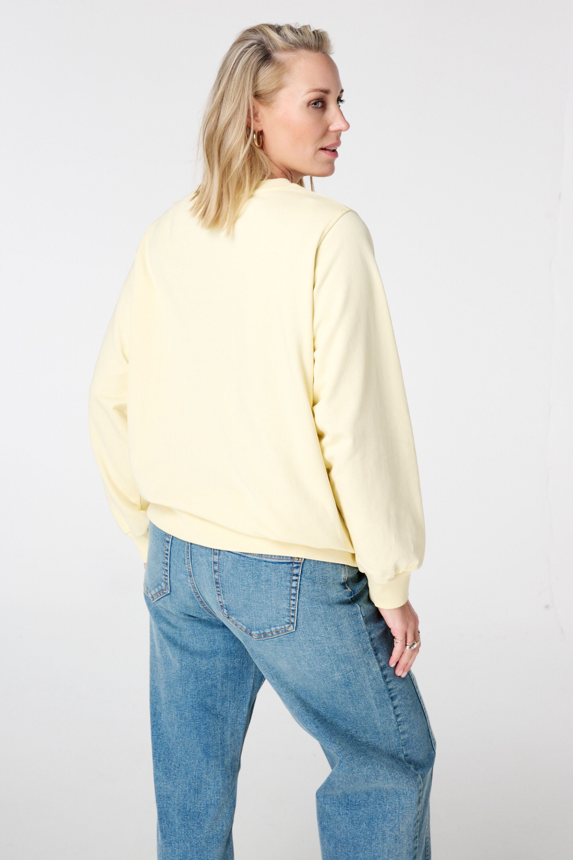 Pull avec texte brod&eacute; image number 3