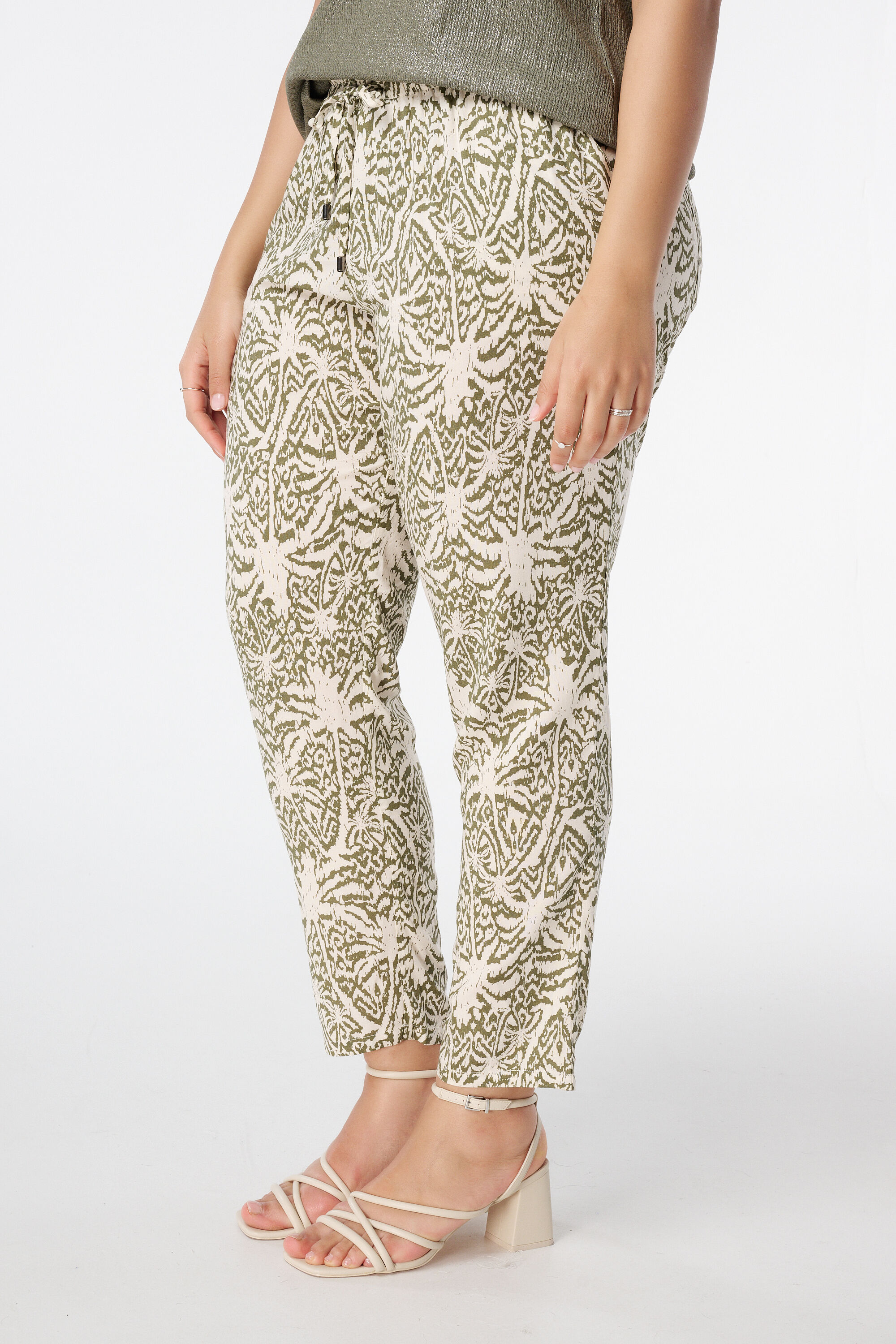 Pantalon confortable avec cordon image number 5