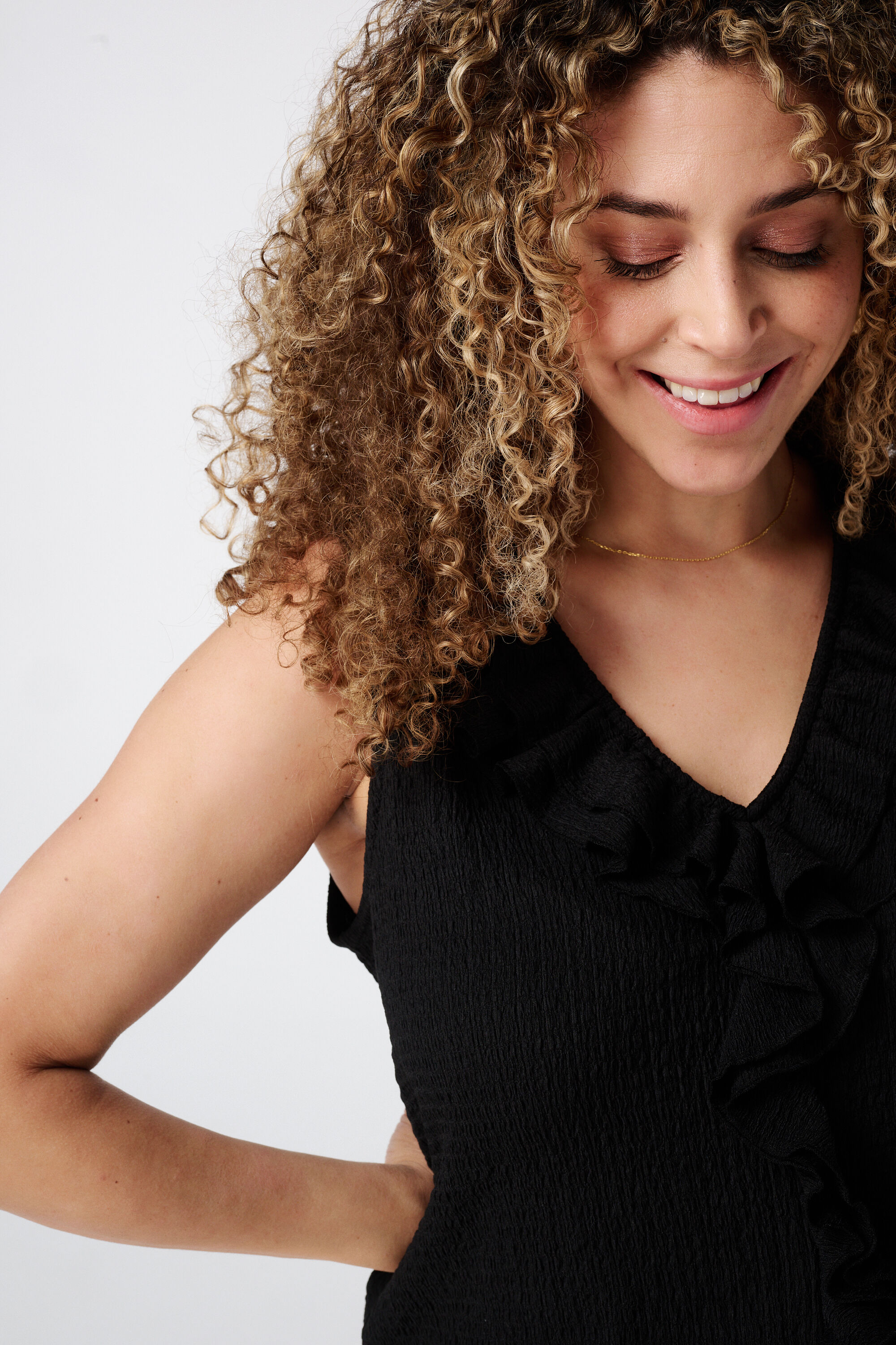 Haut avec volants fantaisie  image number 4