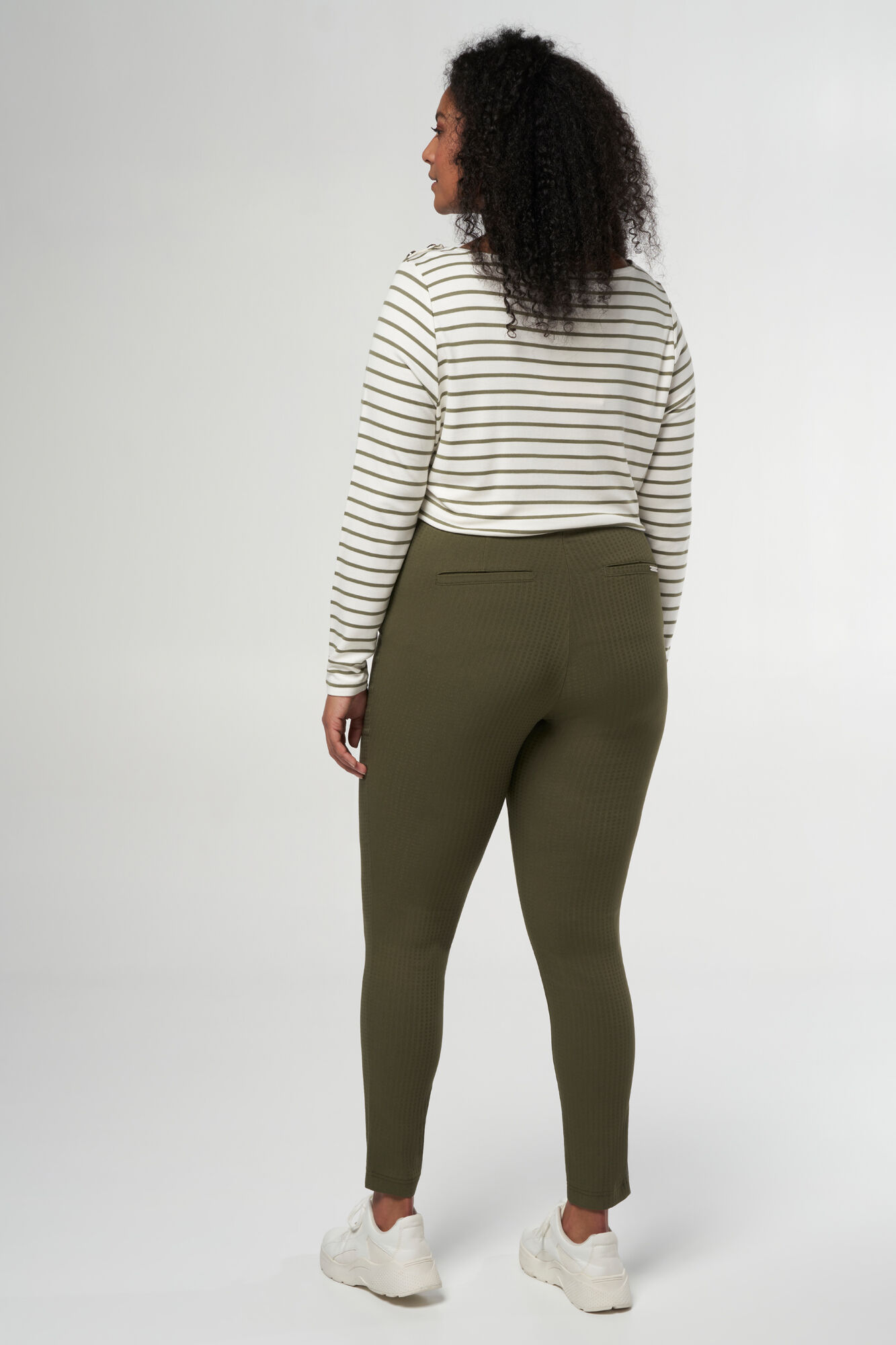 Tregging avec structure dans le tissu image number 3