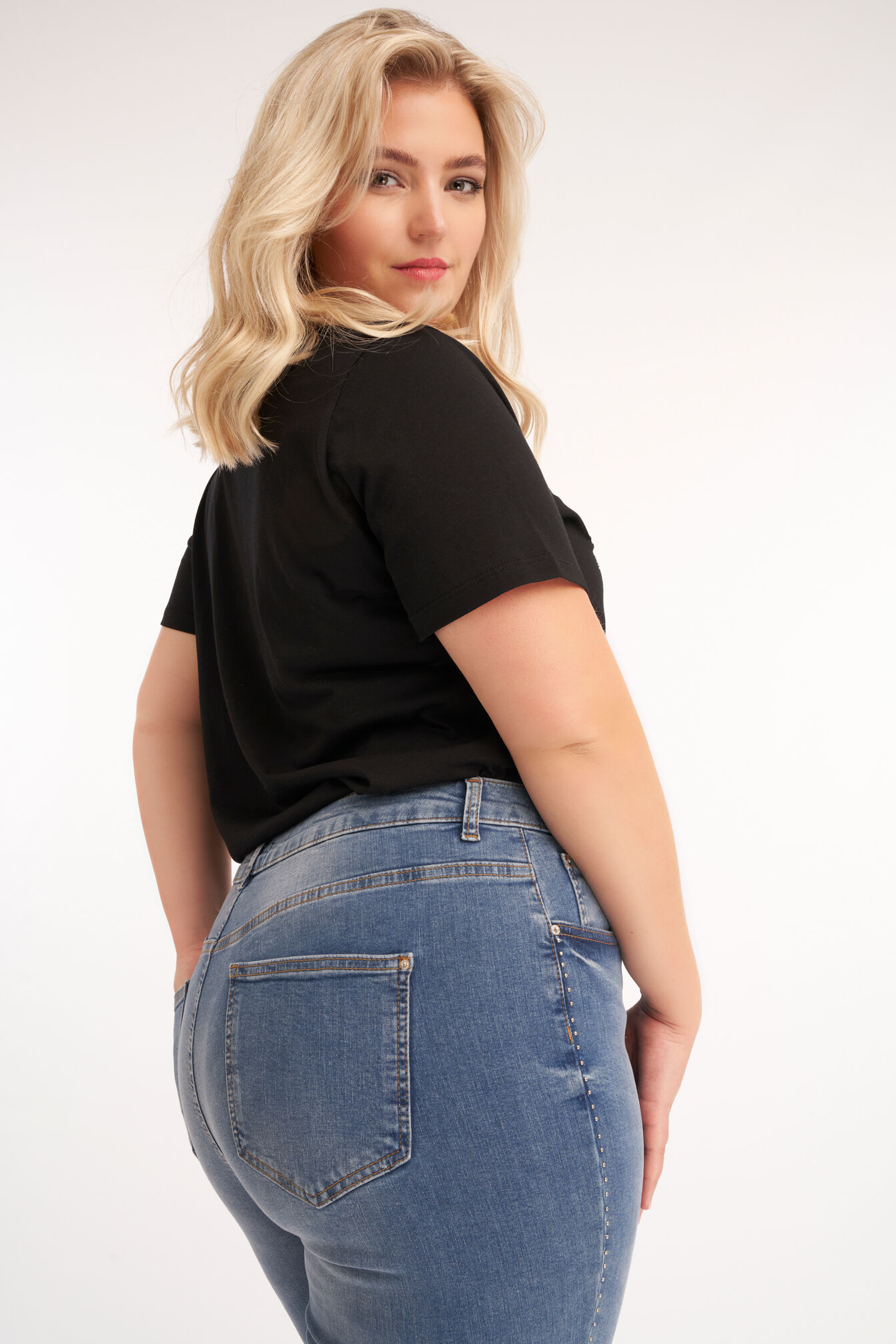 Jean &agrave; clous image number 3