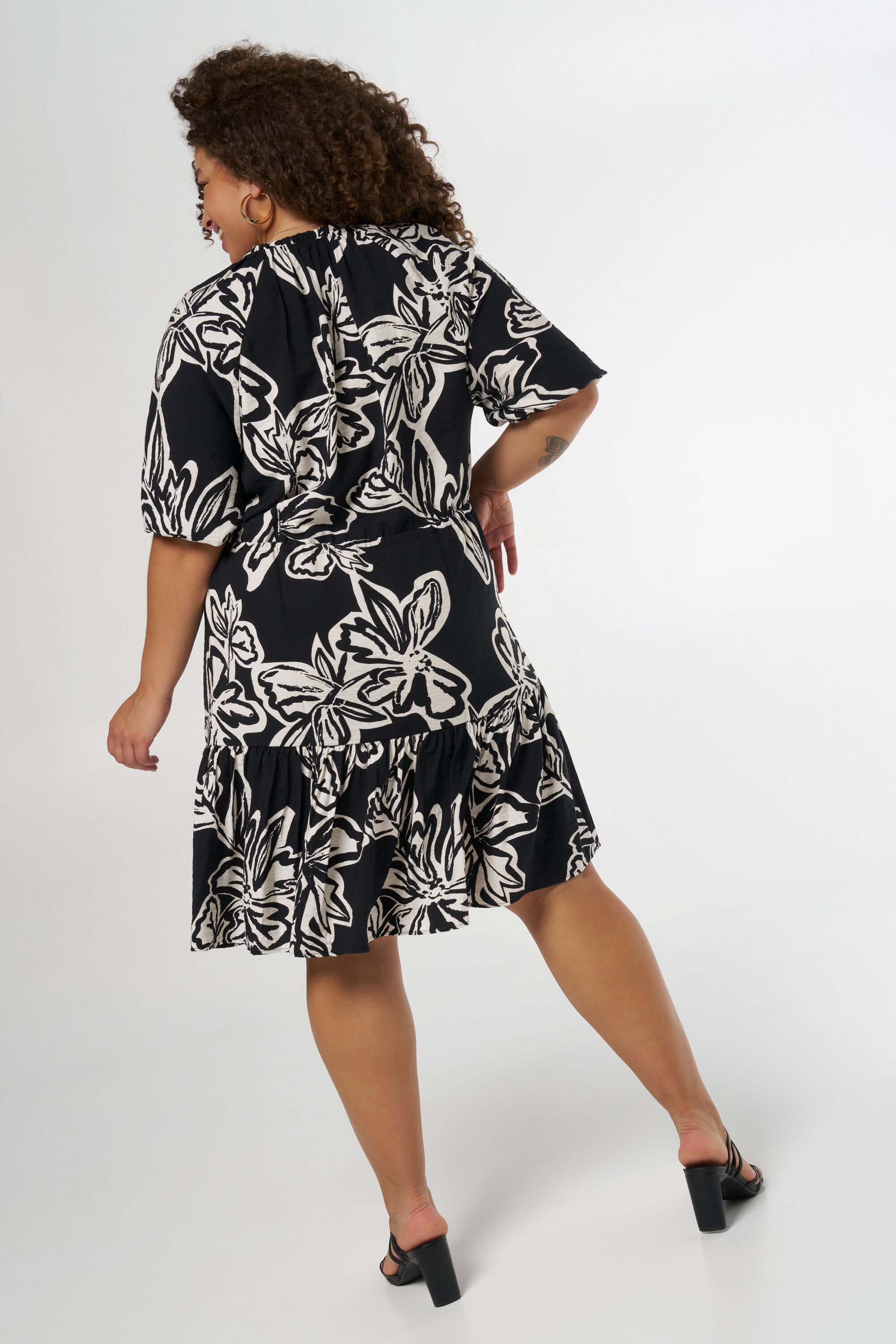 Robe ajust&eacute;e &agrave; imprim&eacute; image number 3