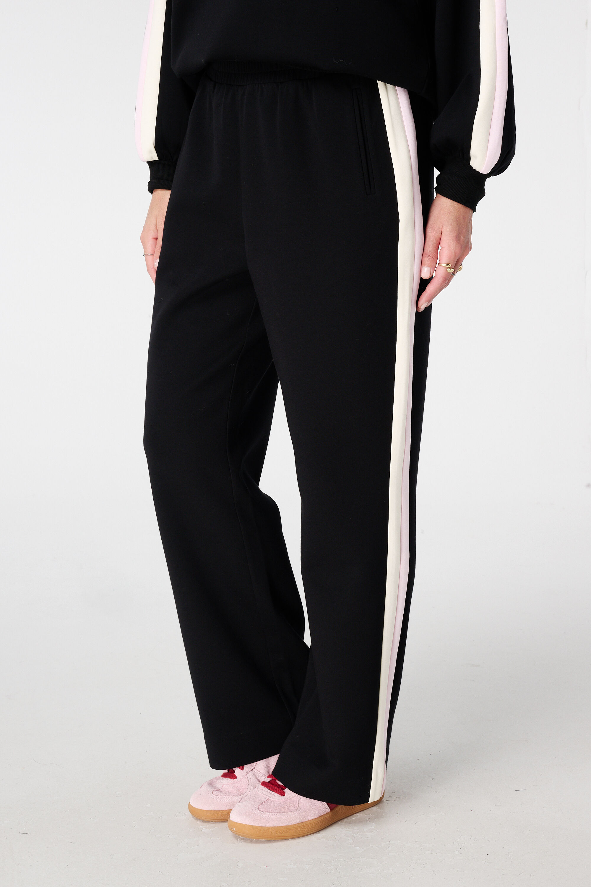 Pantalon avec bande lat&eacute;rale image number 5