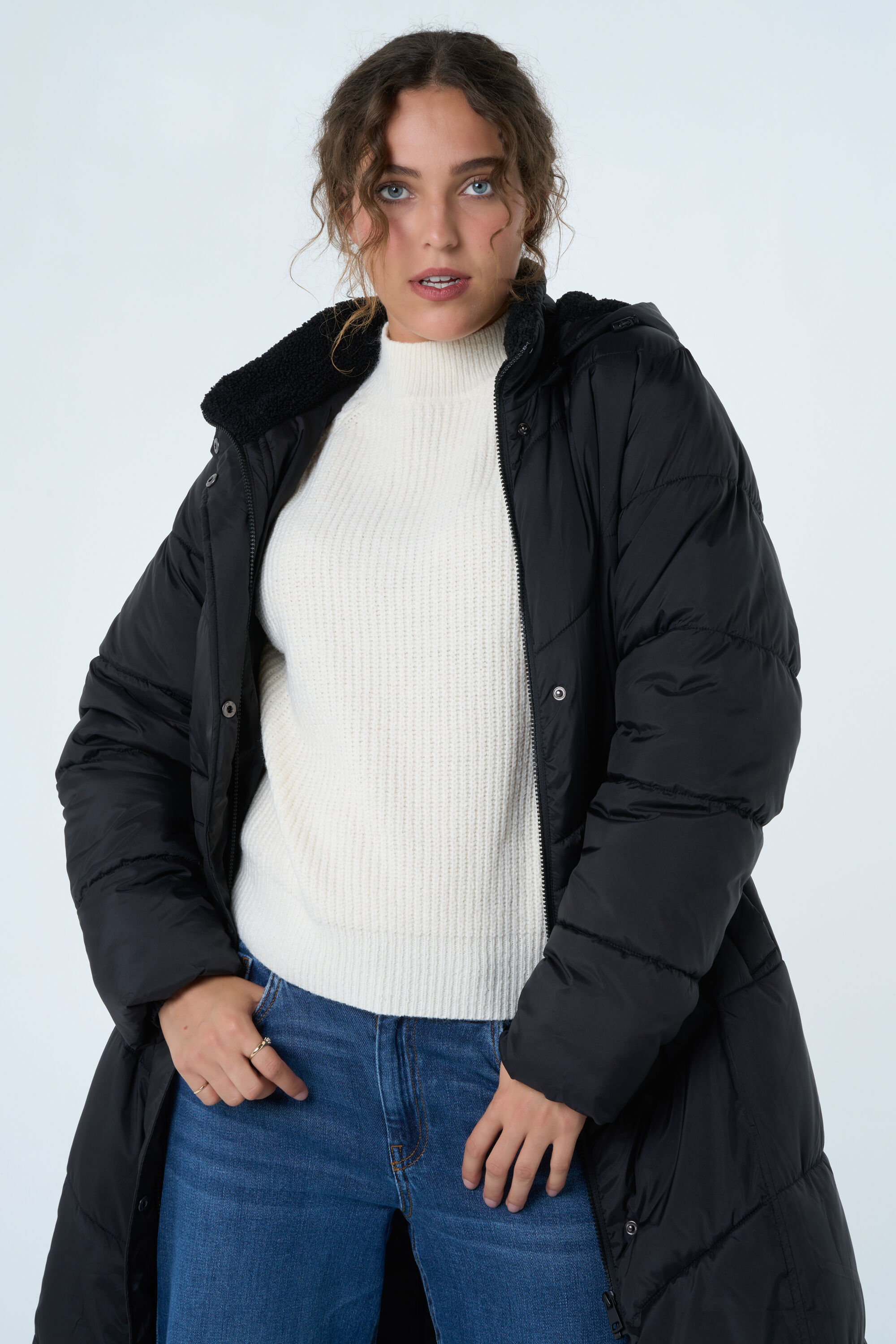 Veste longue matelass&eacute;e avec ceinture image number 5