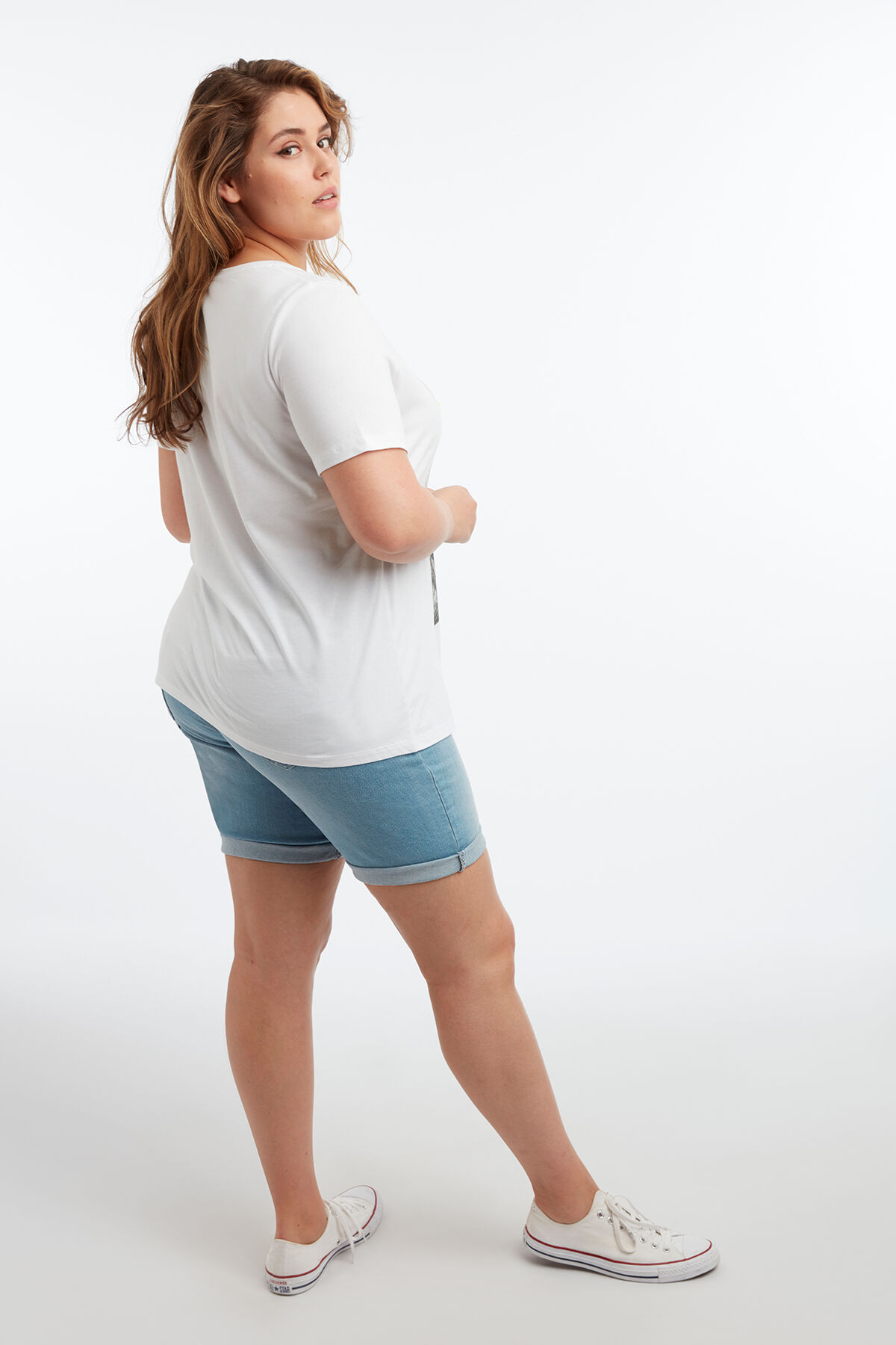 T-shirt avec imprim&eacute; et broderie image number 4