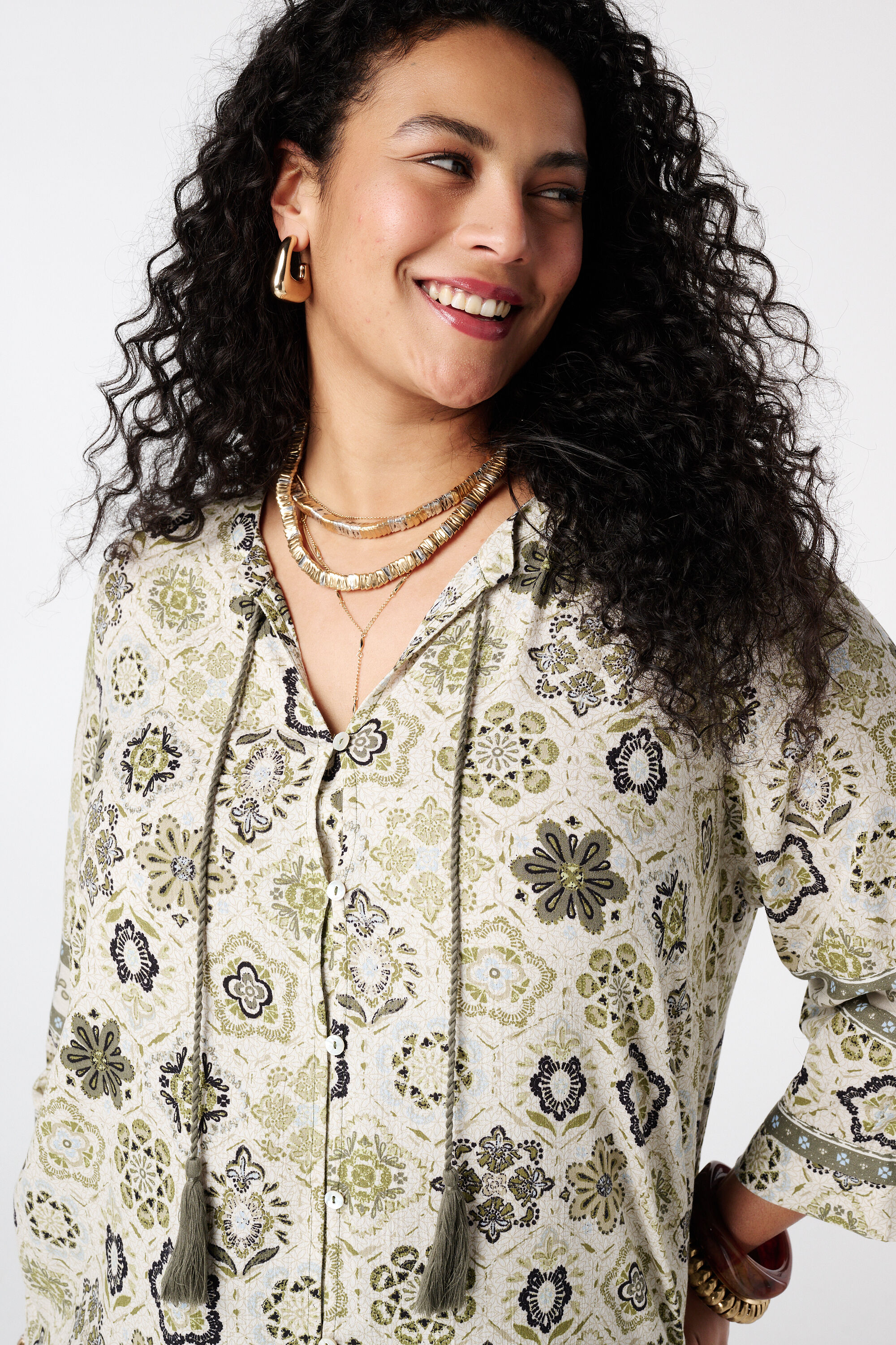 Blouse &agrave; fermeture boutonn&eacute;e image number 4