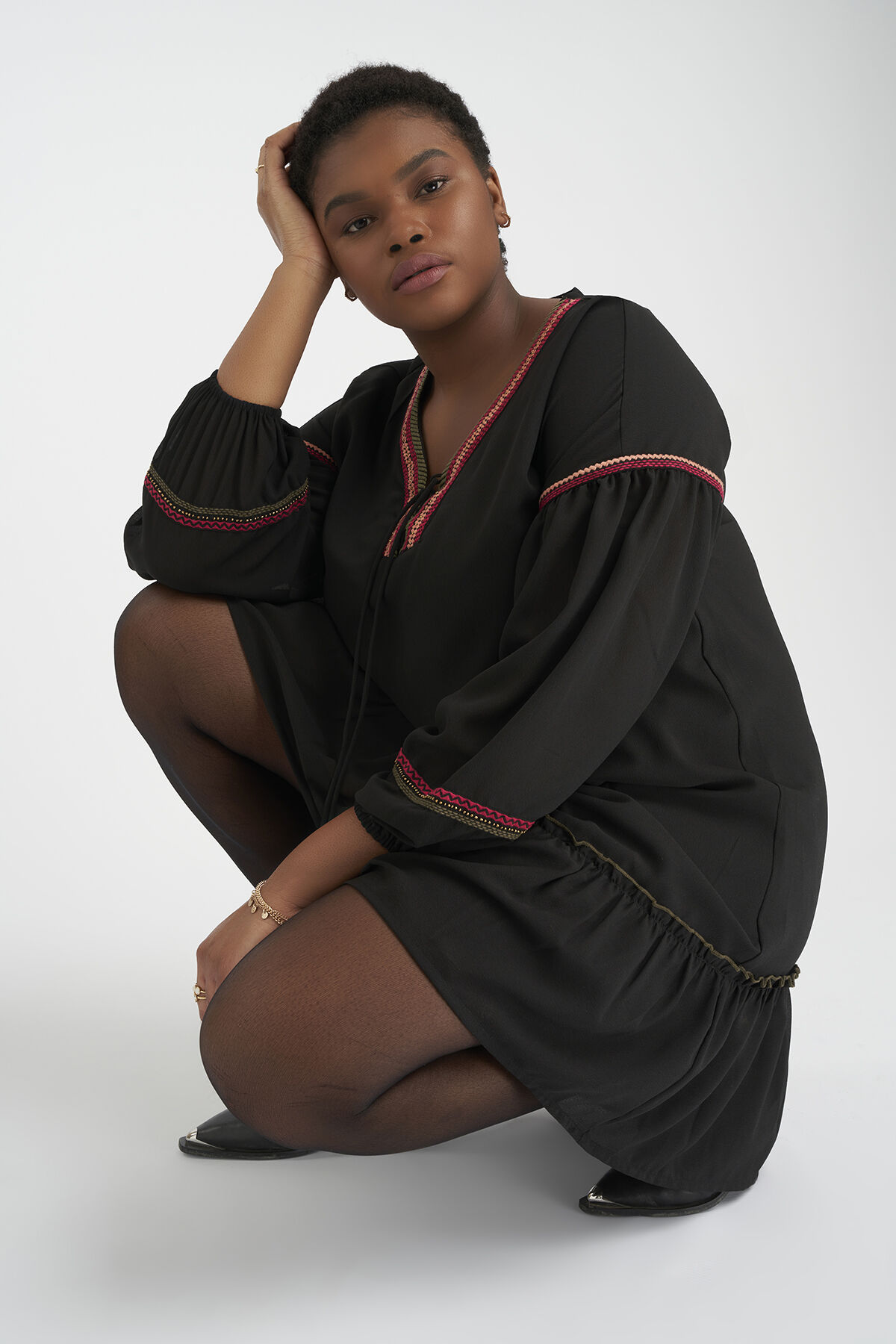 Robe au d&eacute;cor brod&eacute; image number 7