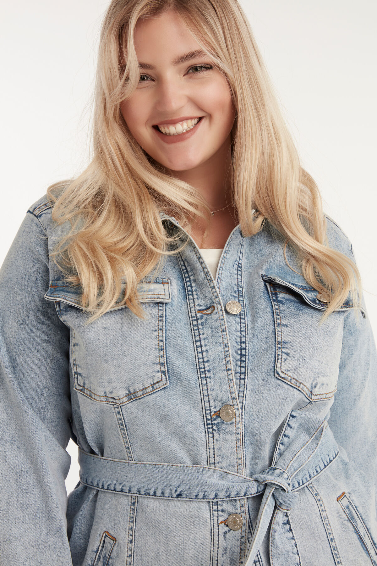 Veste en denim longue avec ceinture image number 5