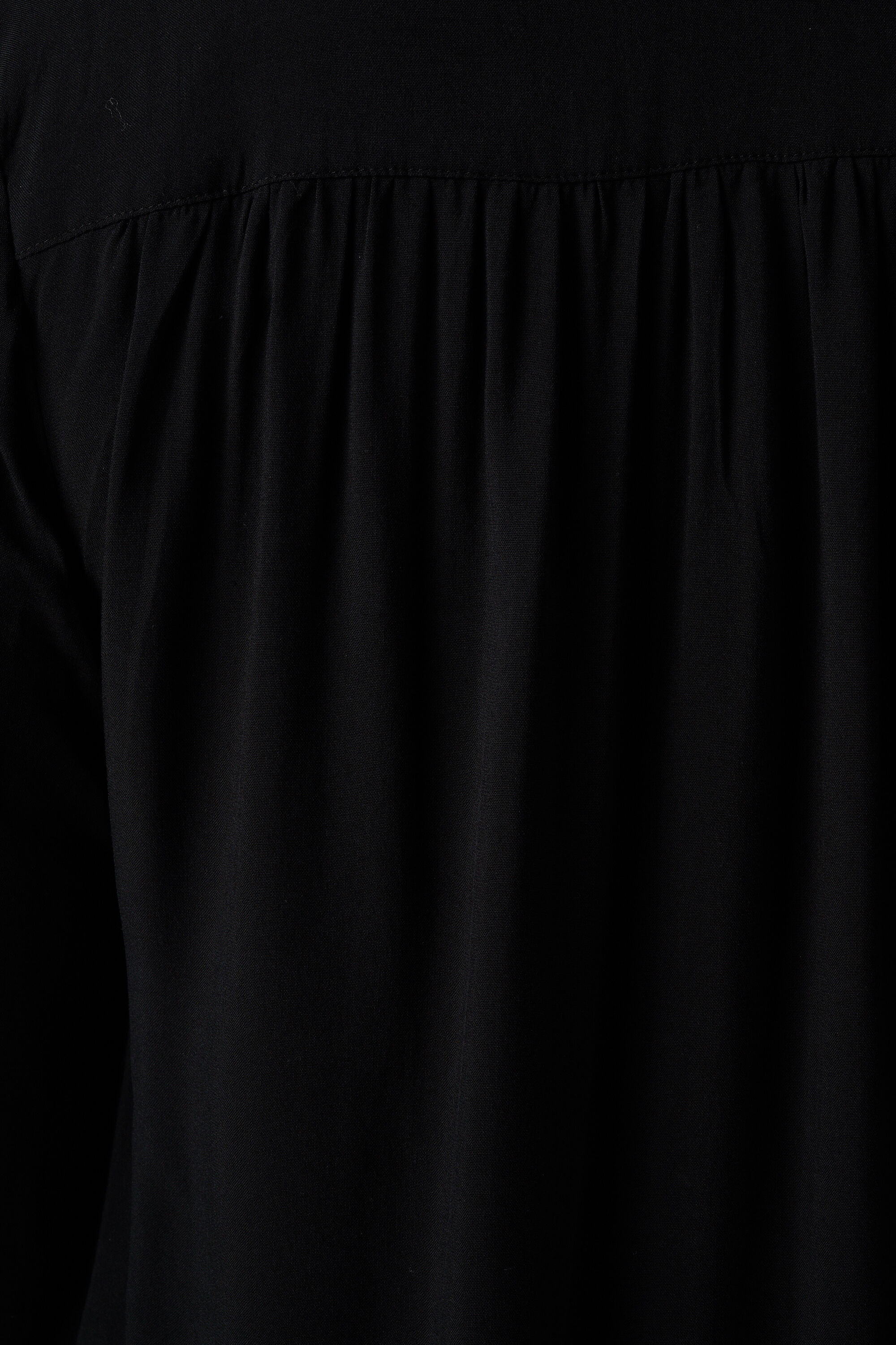 Blouse ample &agrave; col en V image number 6