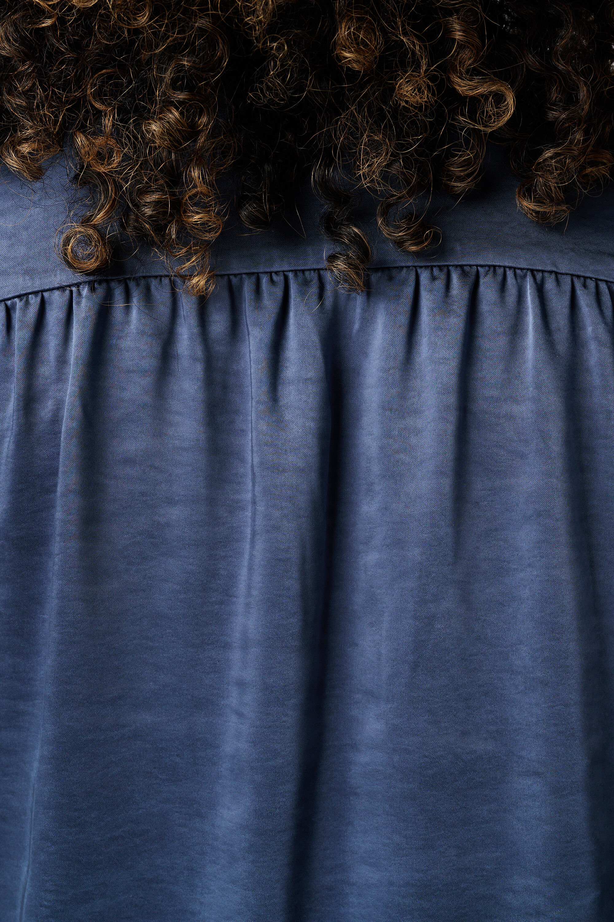 Blouse aspect satin&eacute; image number 6