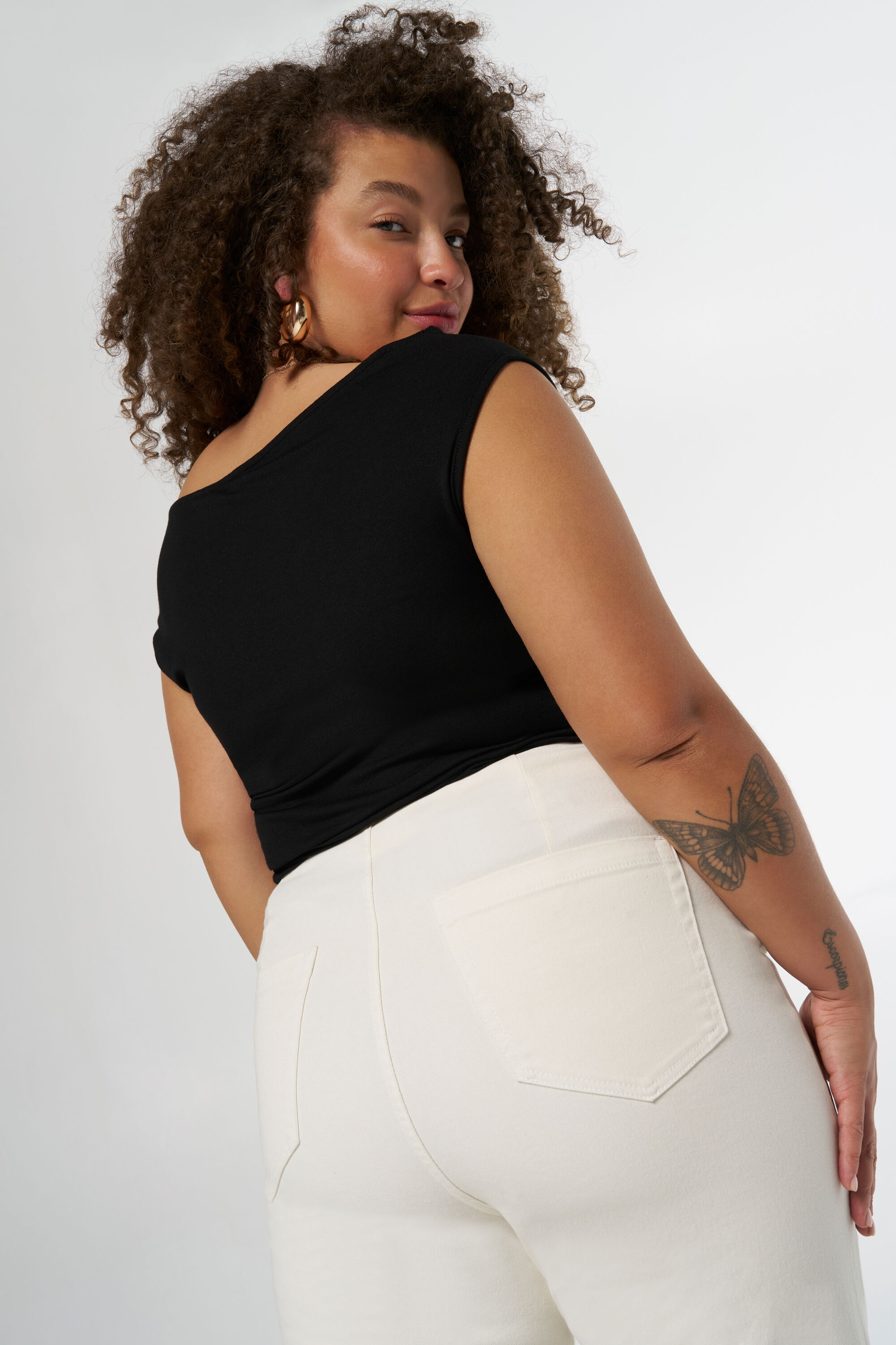 Pantalon &agrave; jambes larges avec boutons dor&eacute;s image number 4