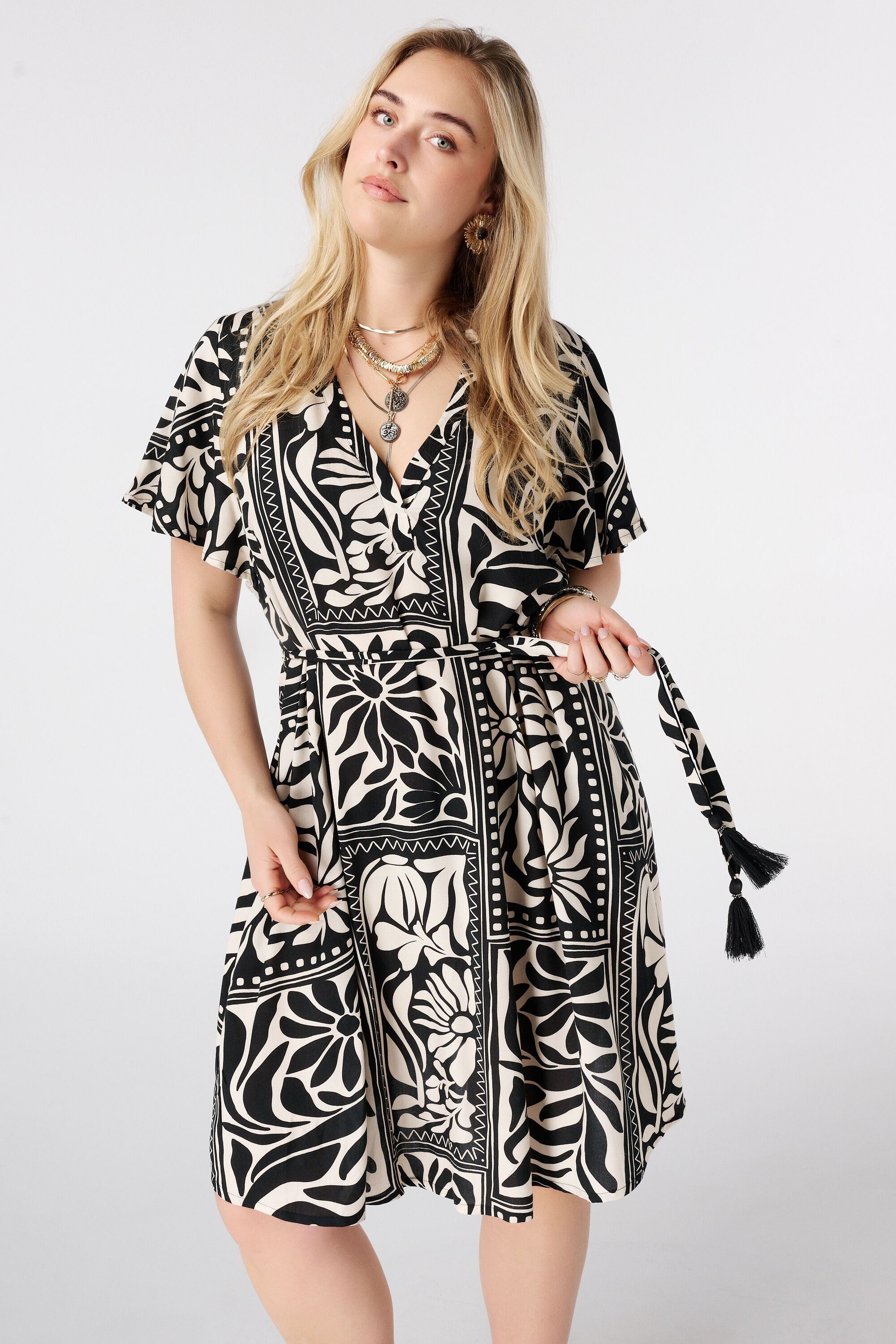 Robe avec ceinture image number 5