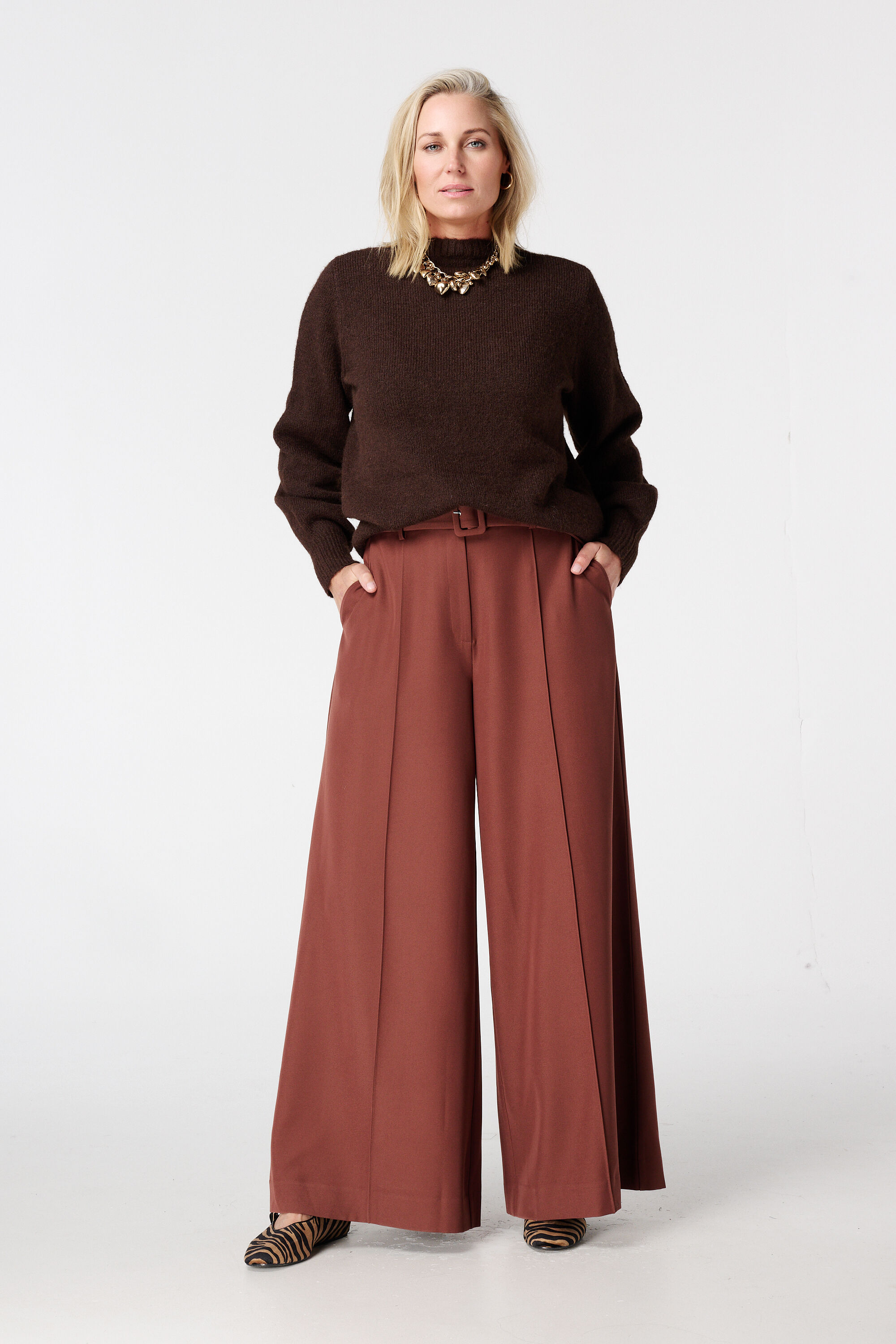 Pantalon large avec passepoil et ceinture