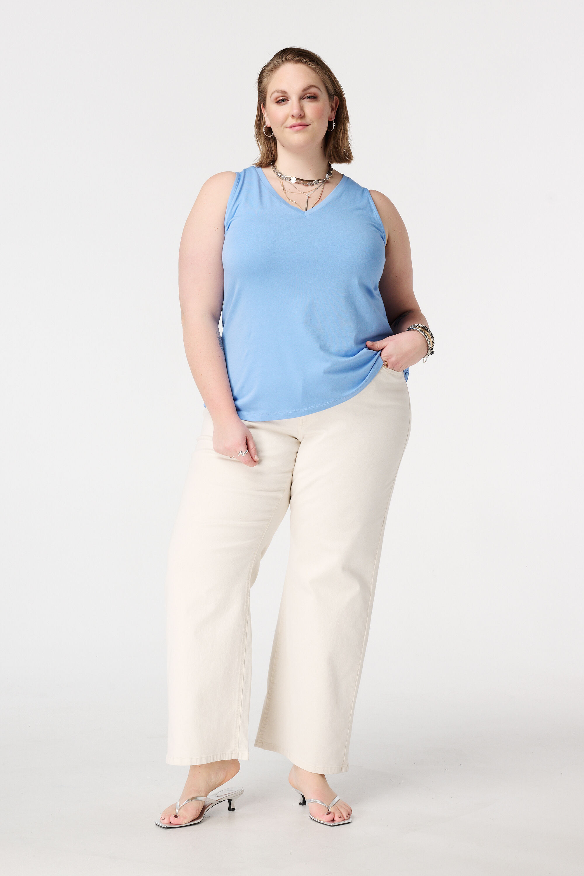 D&eacute;bardeur avec col en V image number 5