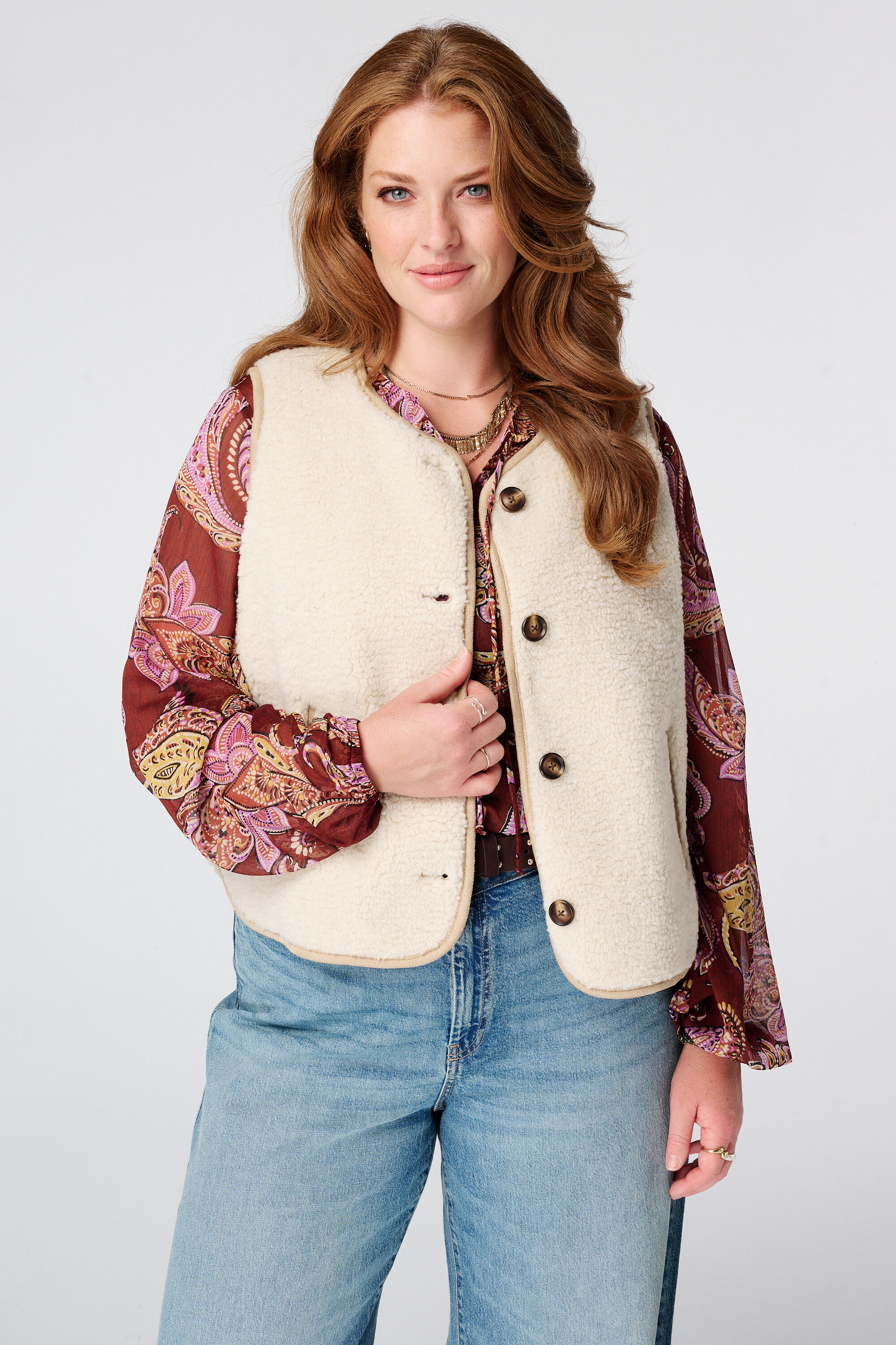 Ga mega schattig dit voorjaar in met dit t&eacute; leuke teddy gilet! Het gil image number 0