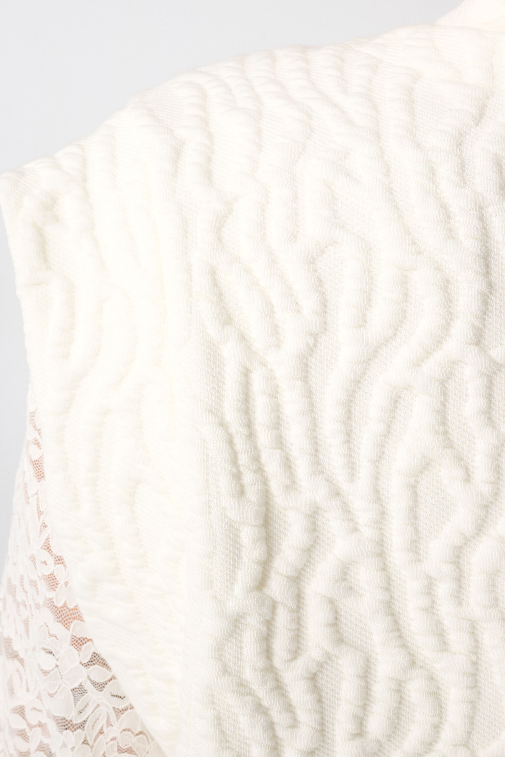 Gilet textur&eacute; image number 6