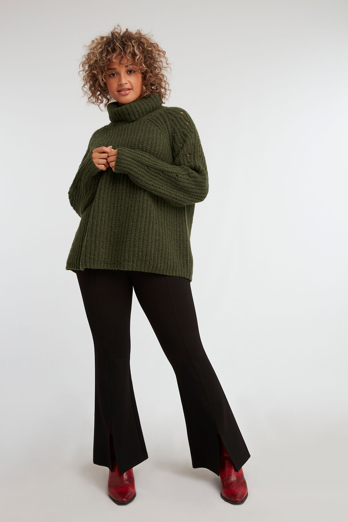 Pull en maille &eacute;pais &agrave; col roul&eacute;   image number 4