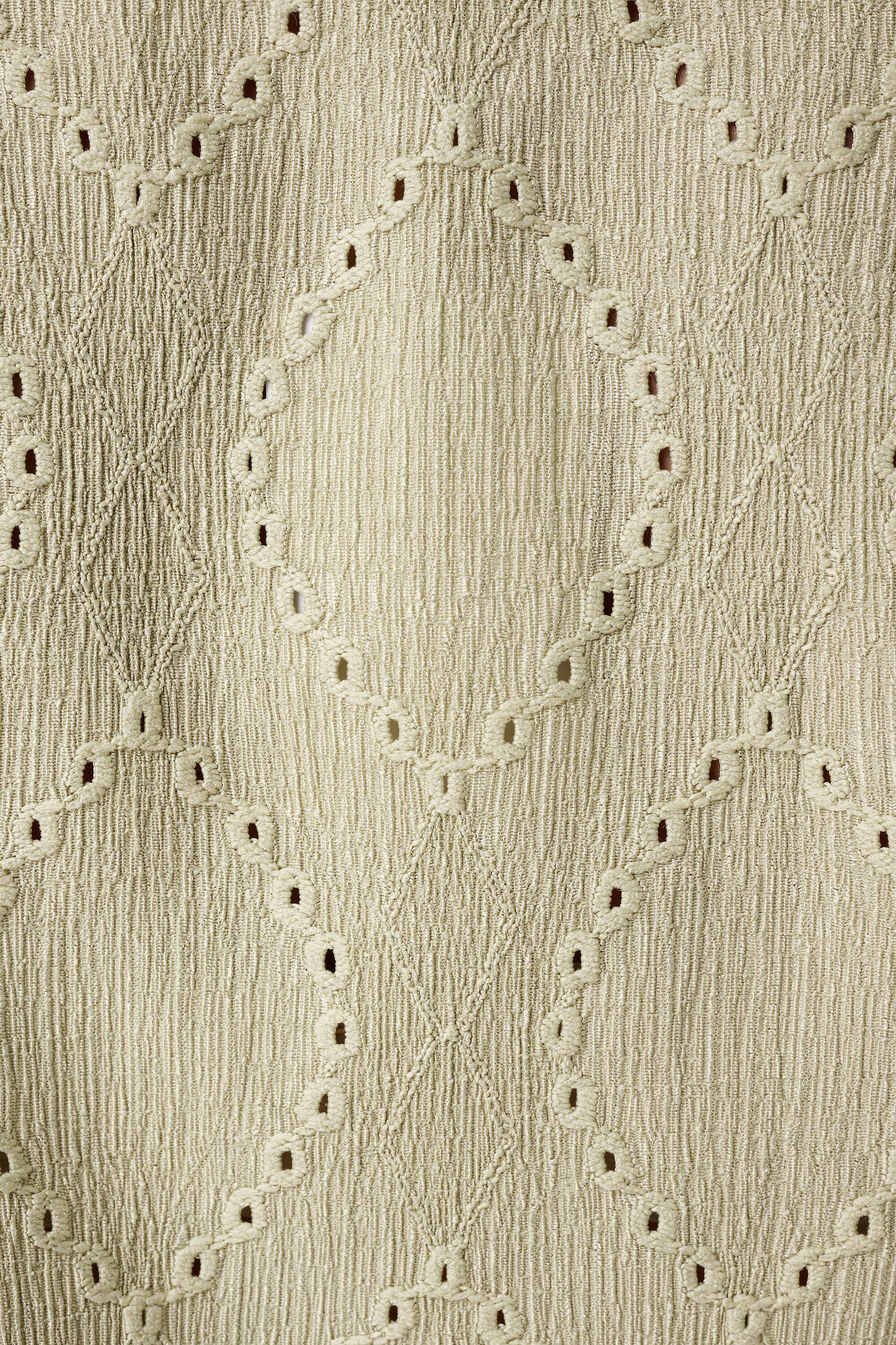 Top &agrave; effet brod&eacute; image number 4