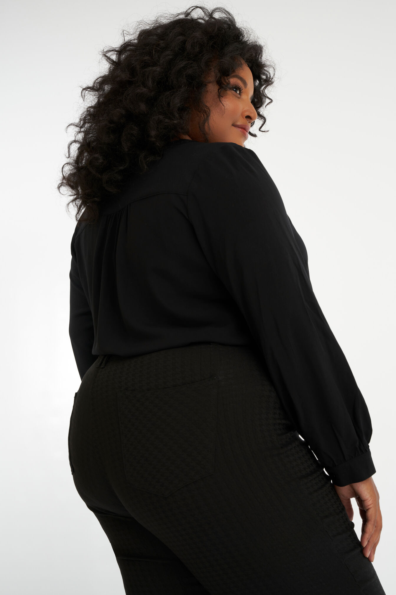 Pantalon aux fermetures d&eacute;coratives image number 3