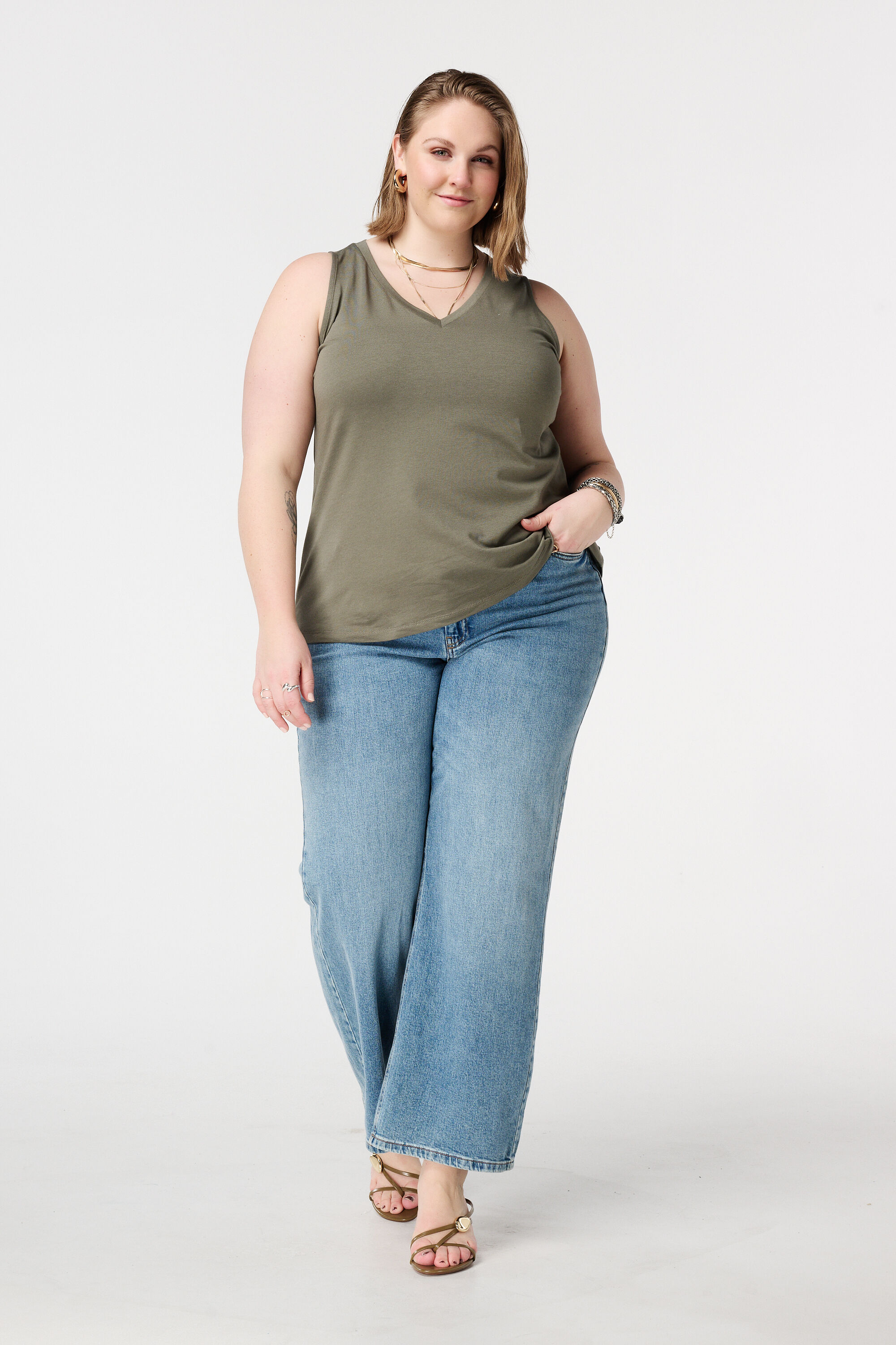 D&eacute;bardeur avec col en V image number 5