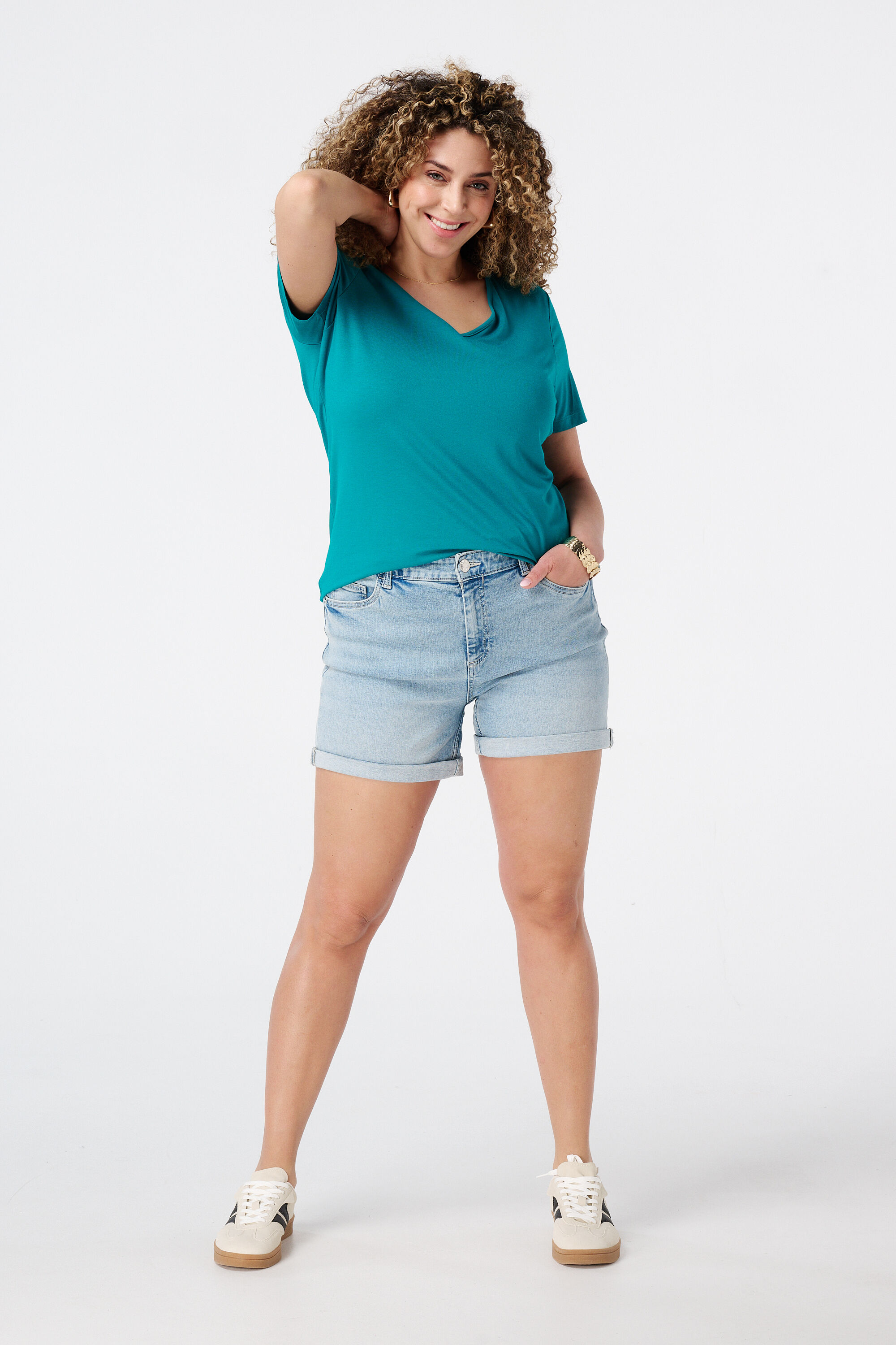 T-shirt &agrave; col en V image number 5