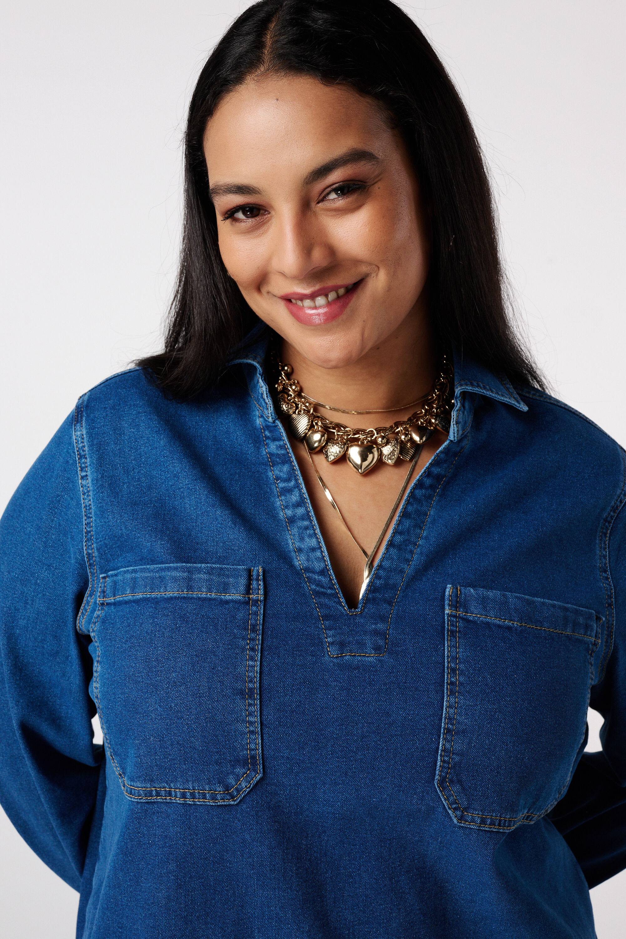 Robe en jean &agrave; encolure en V image number 4