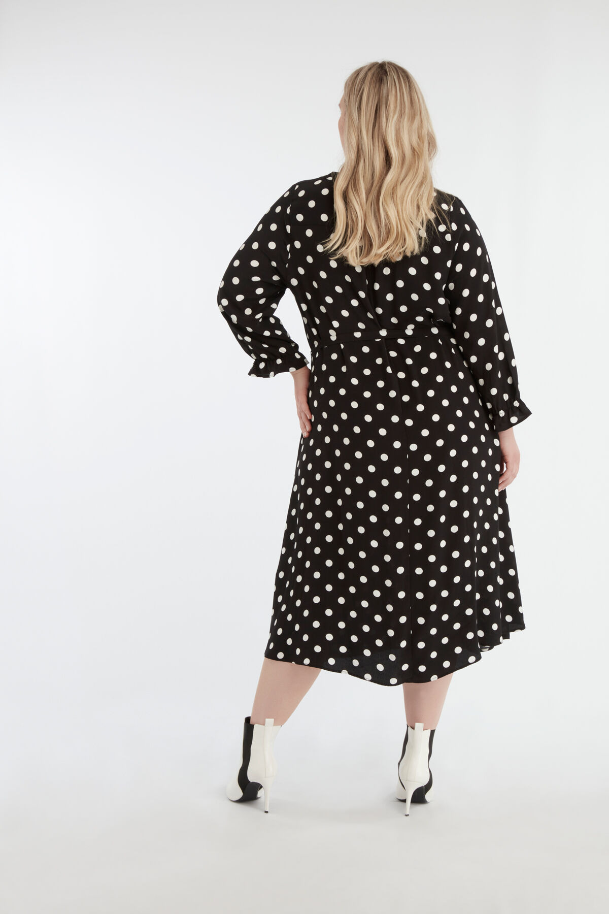 Robe &agrave; gros pois image number 4