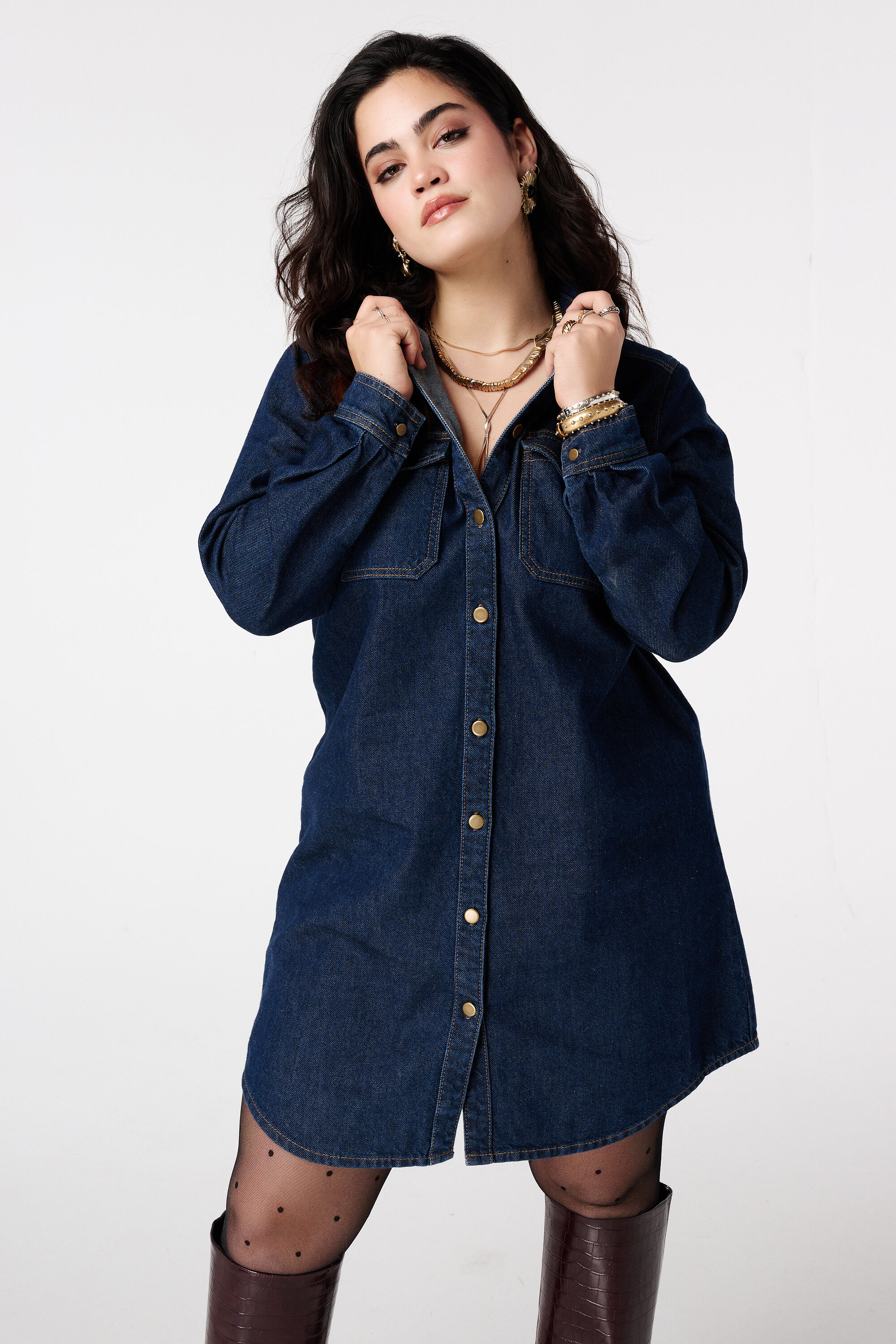 Robe en jean avec boutons image number 5