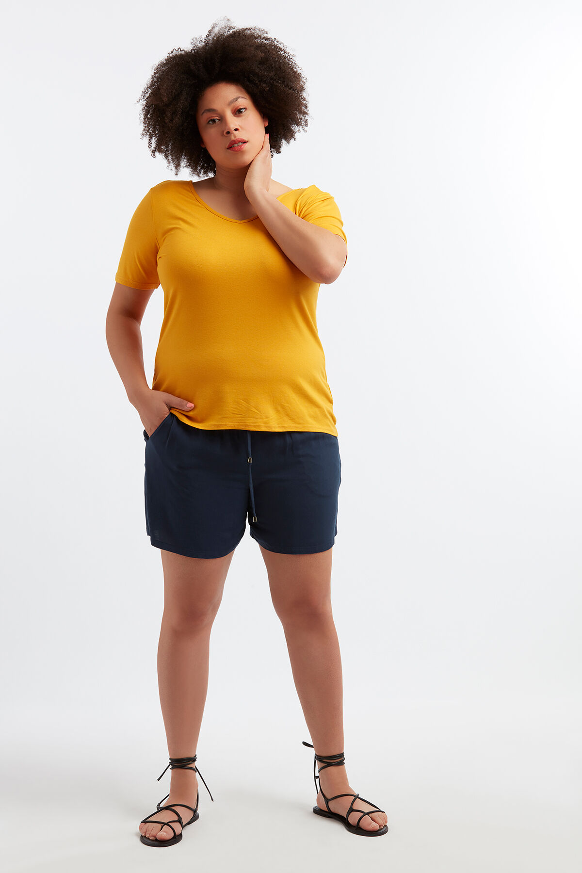 T-shirt avec des d&eacute;tails au dos image number 0