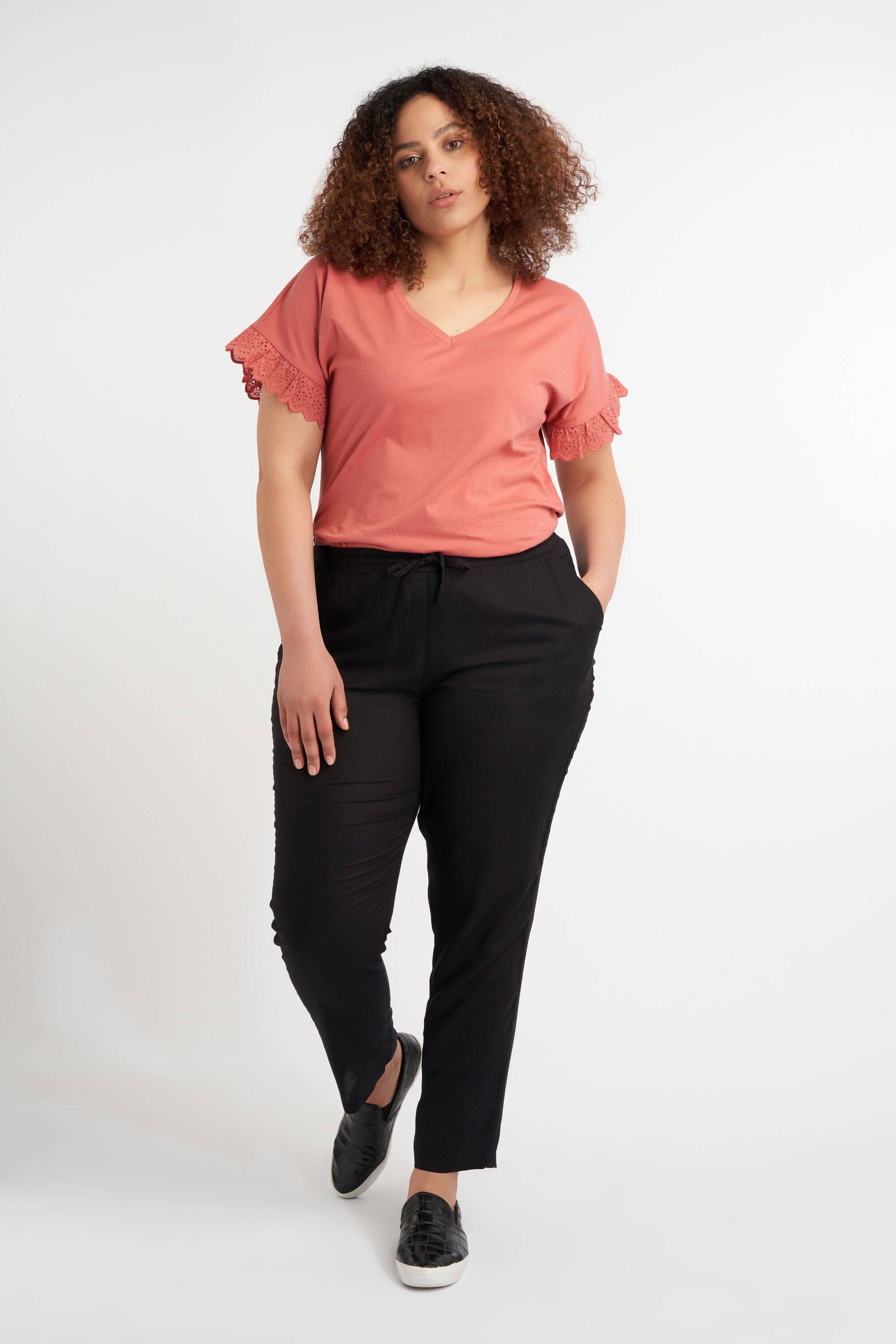 Pantalon coupe ample  image number 4