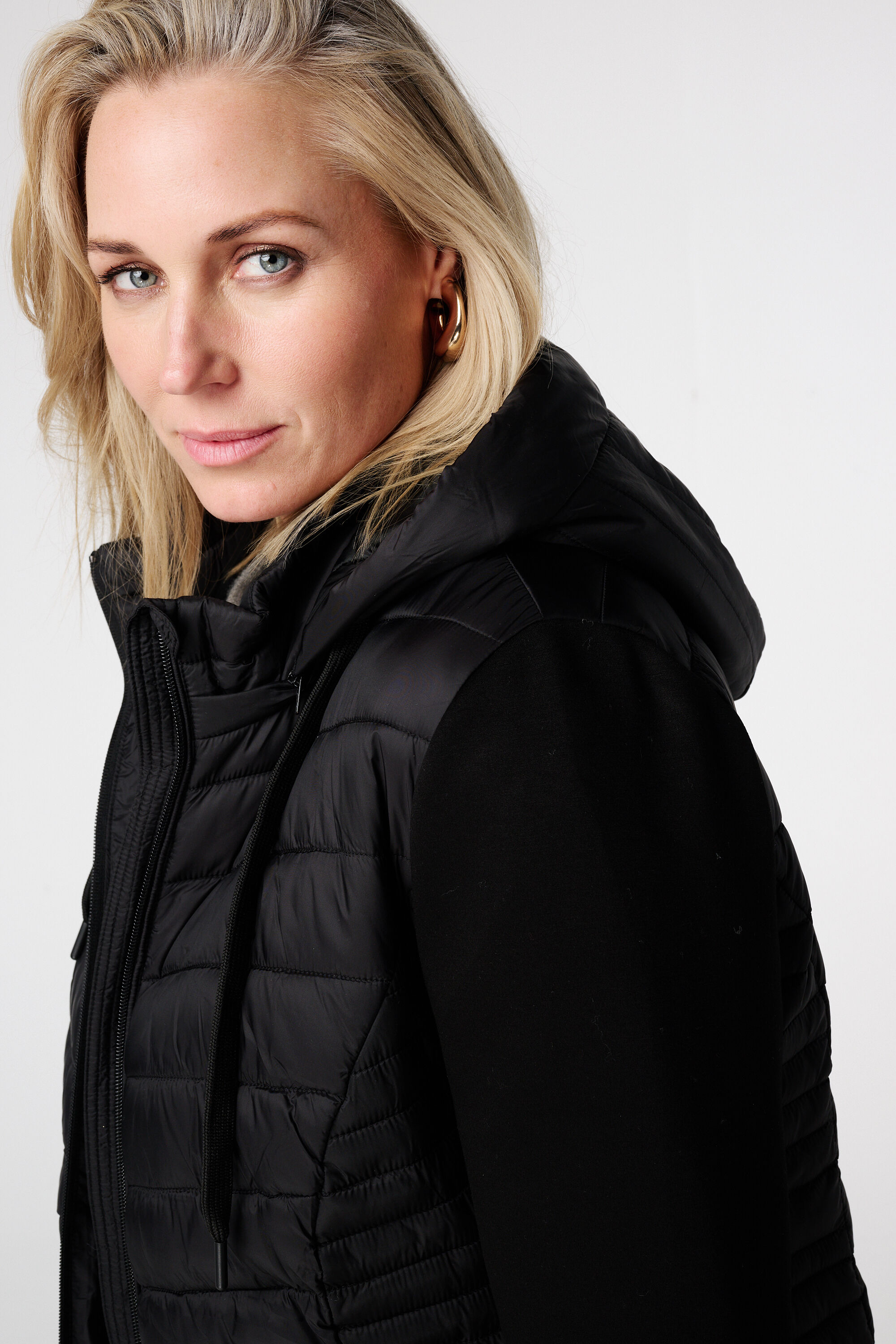 Veste matelass&eacute;e avec manches en tissu image number 4