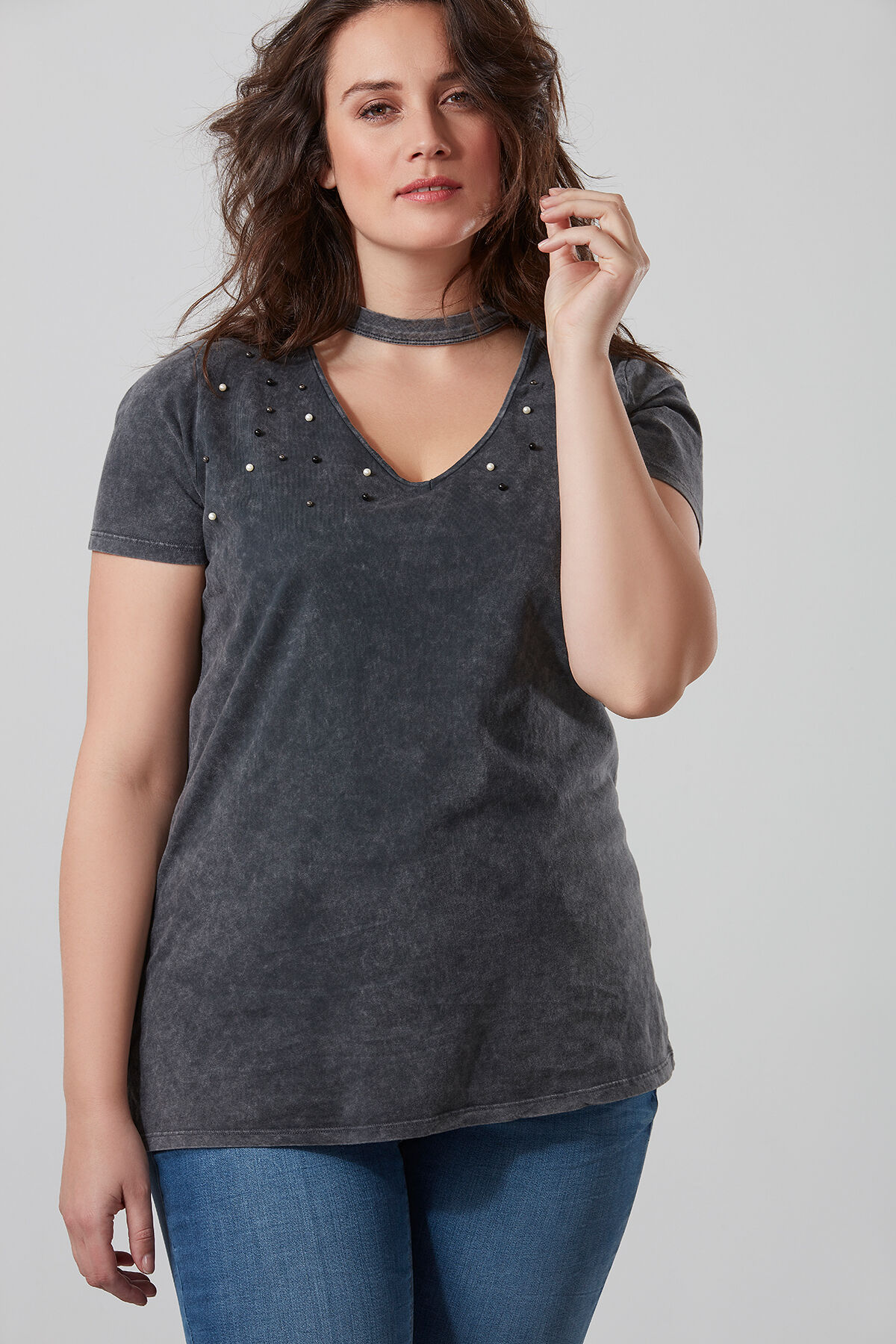 Tee-shirt d&eacute;lav&eacute; &agrave; l&rsquo;acide avec col ras-du-cou image number 0