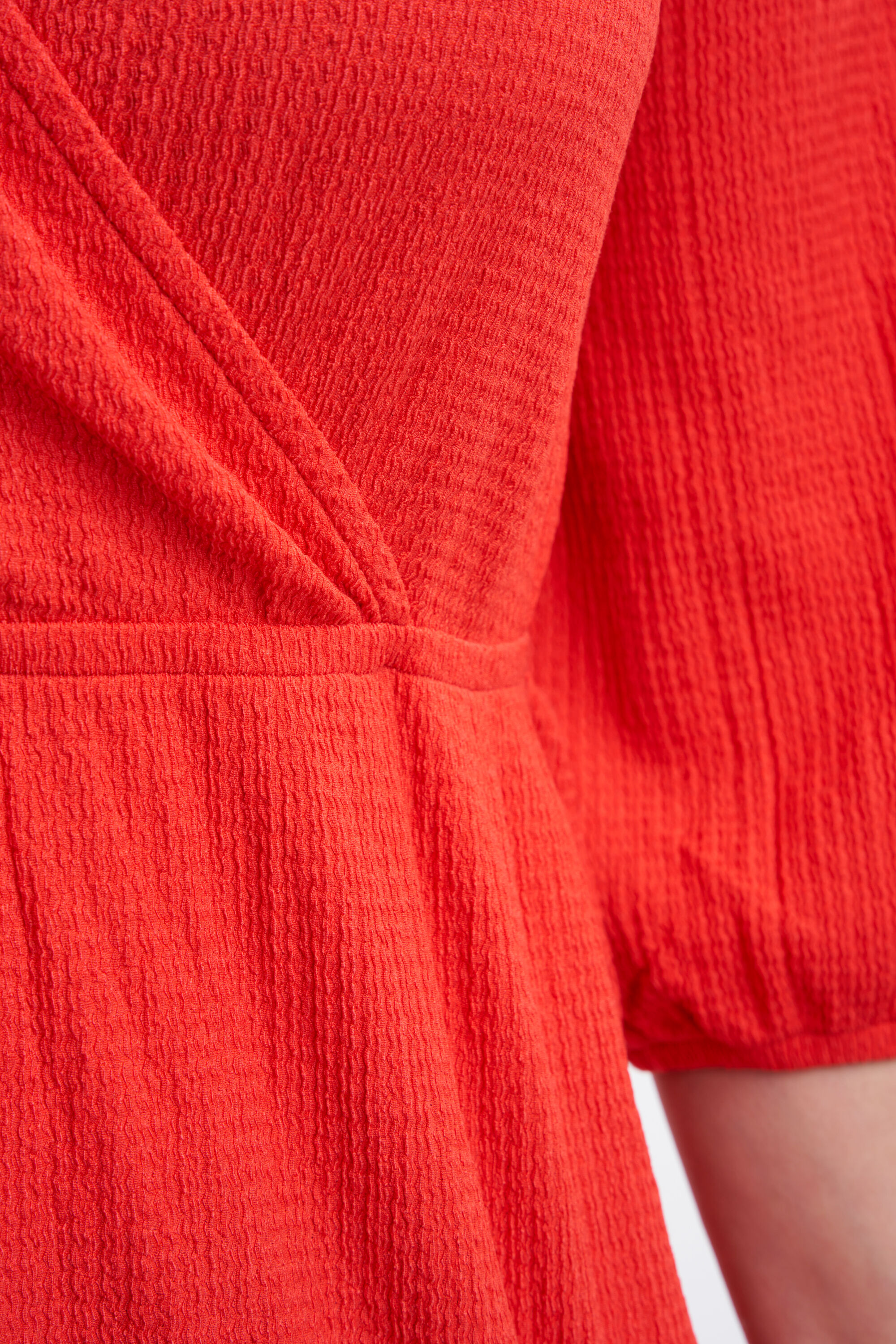 Haut portefeuille au tissu textur&eacute; image number 4