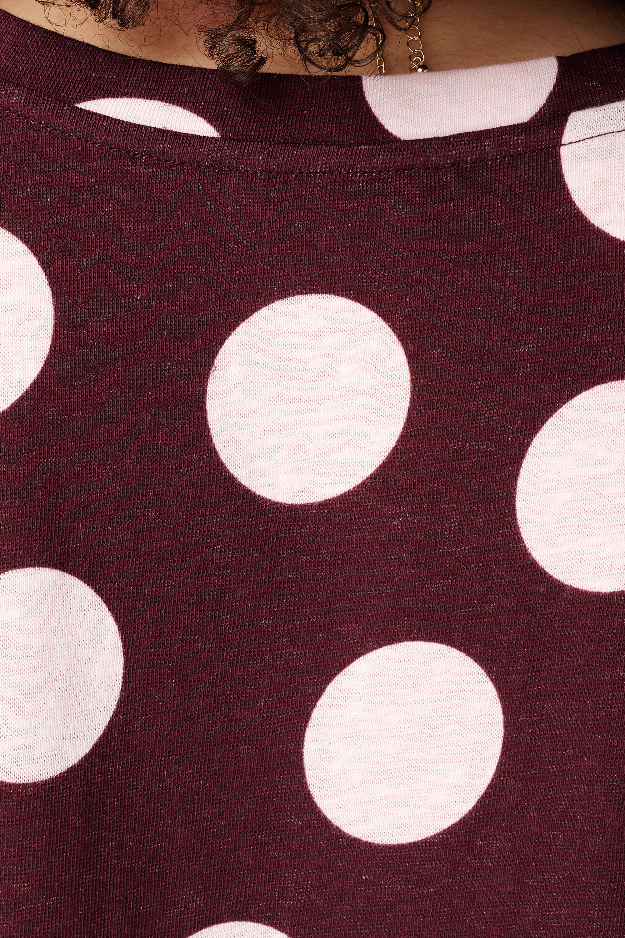 T shirt avec col en V image number 6