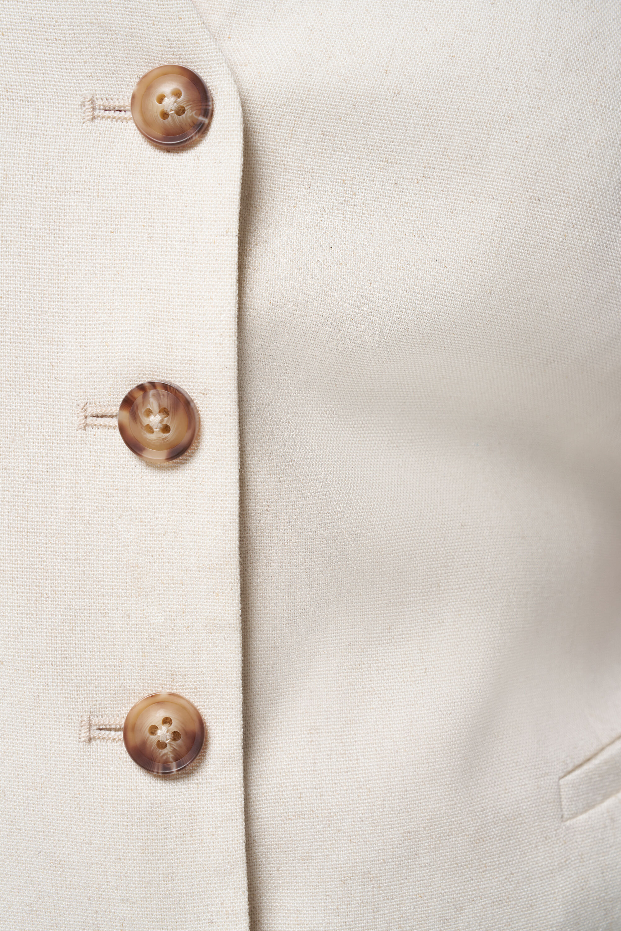 Gilet en lin avec boutons &eacute;caille image number 4