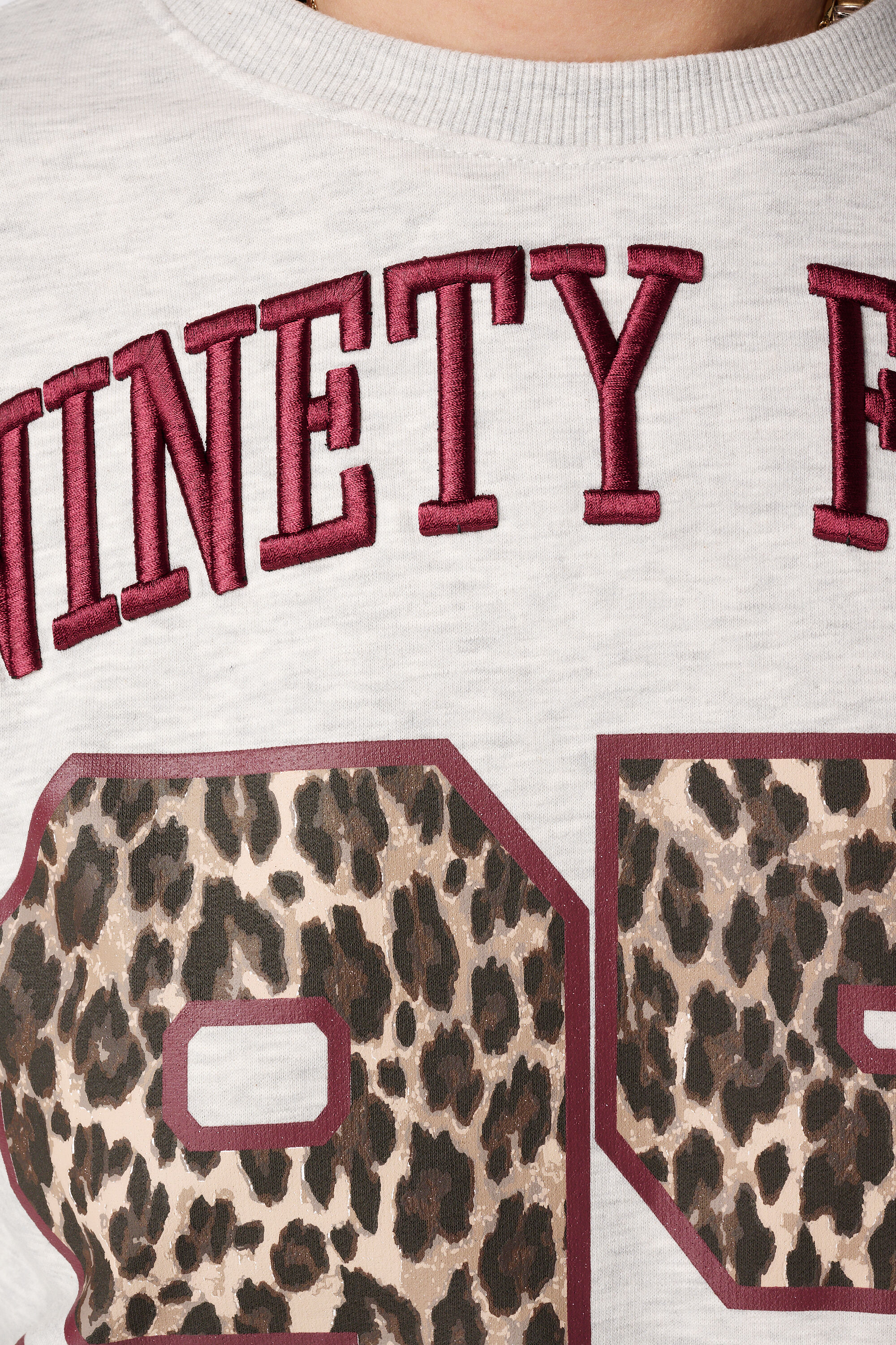 Pull avec d&eacute;tails chemisier image number 6