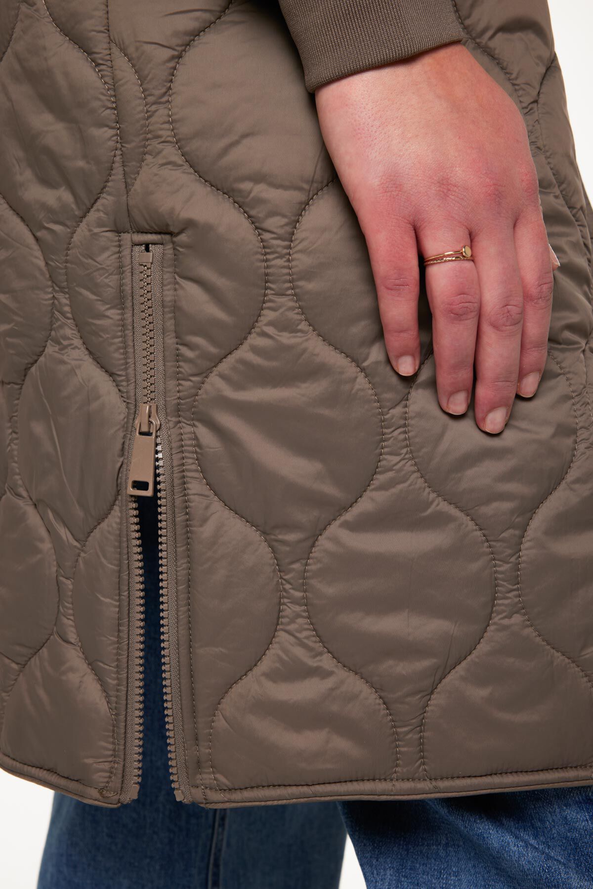 Veste matelass&eacute;e avec manches amovibles image number 4