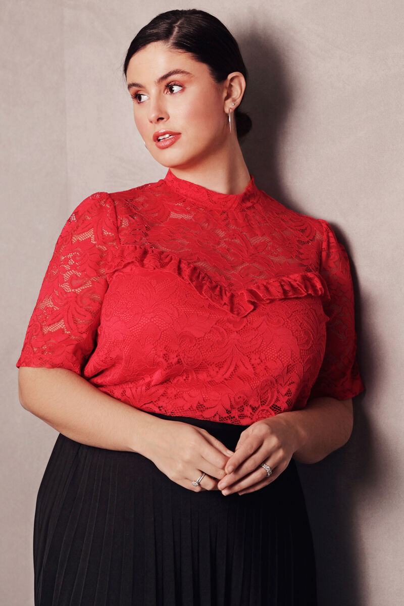 Haut en dentelle image number 0