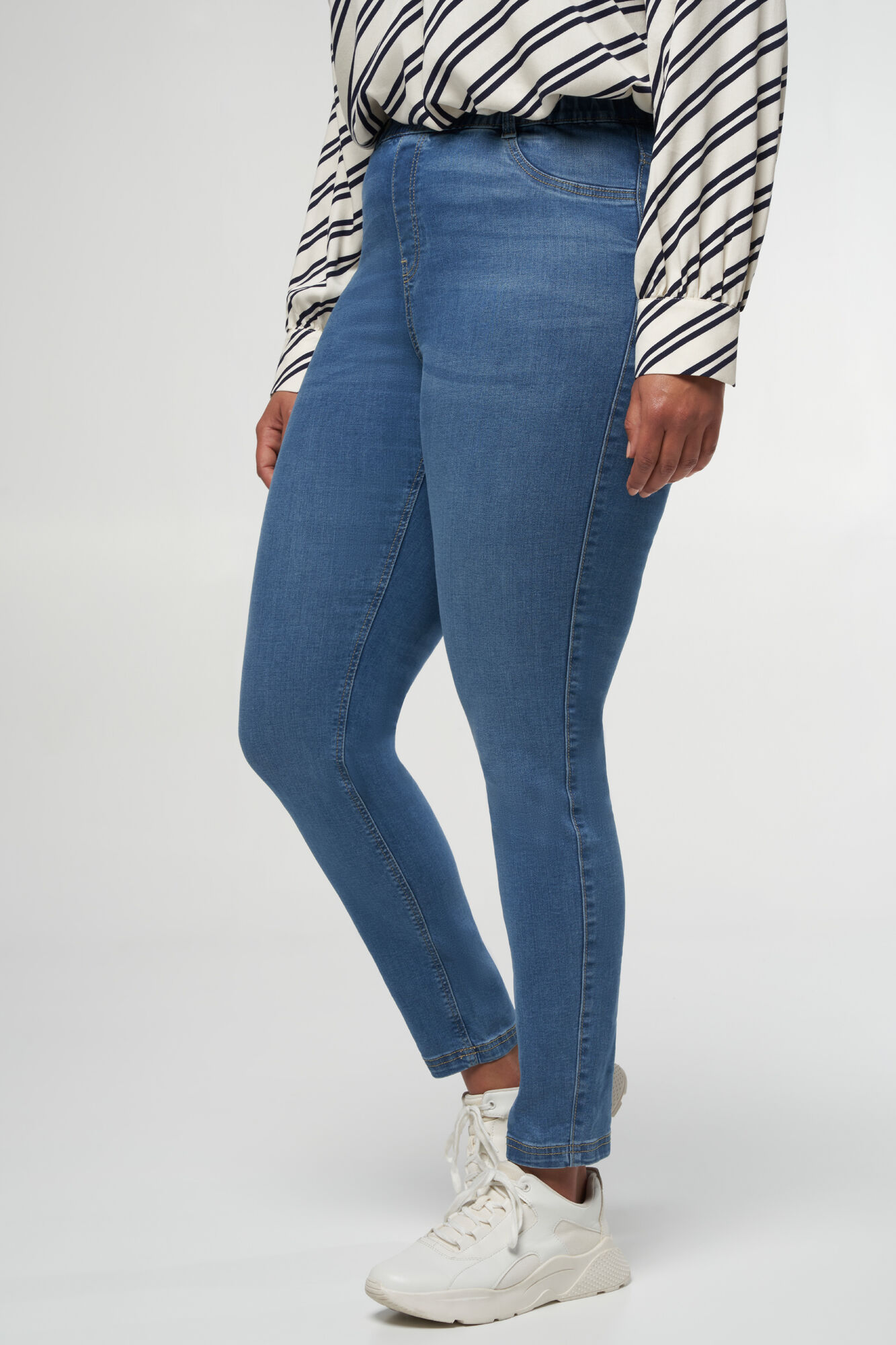 Tregging &agrave; jambes skinny image number 5