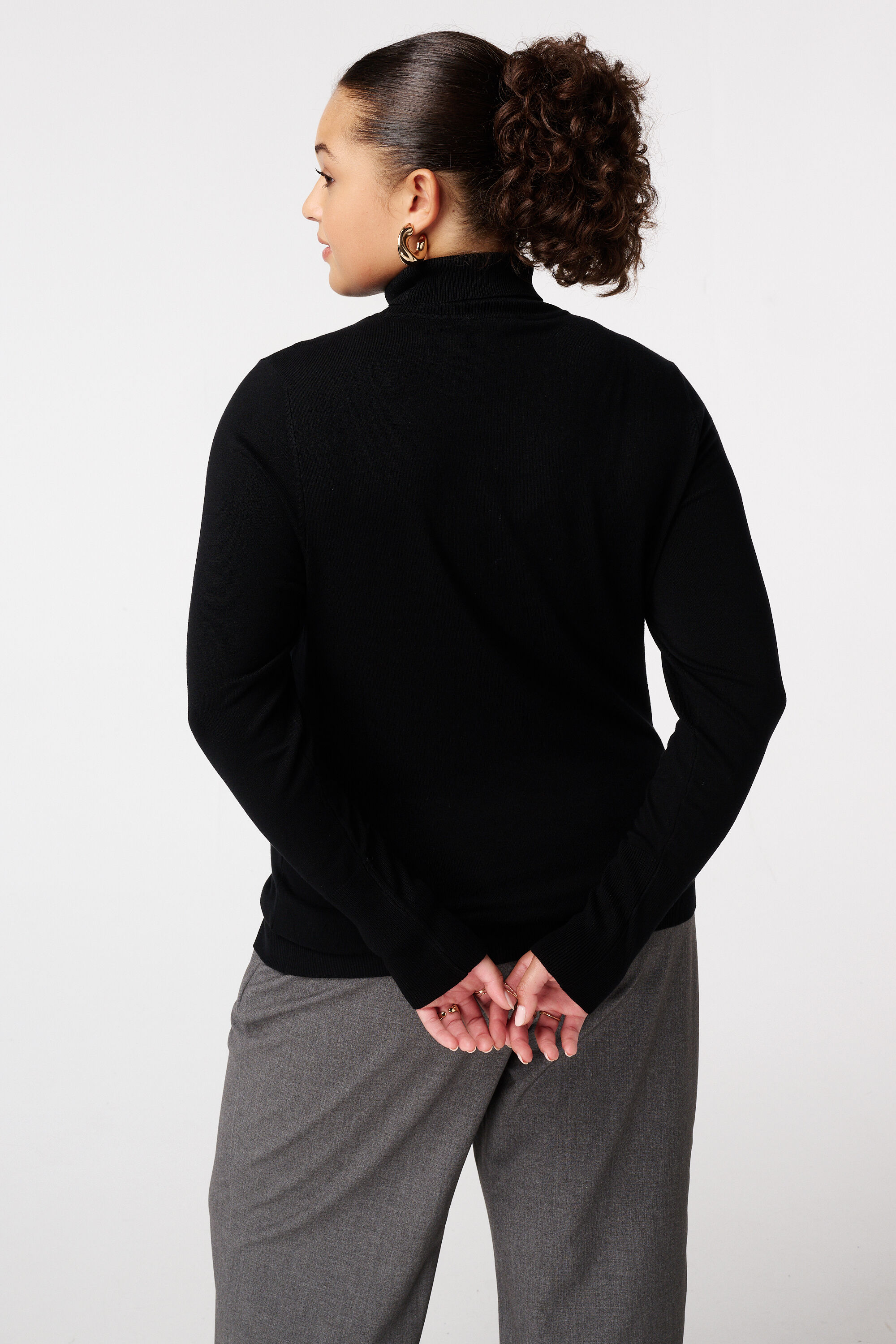 Pull &agrave; col roul&eacute; et boutons d&eacute;coratifs image number 3