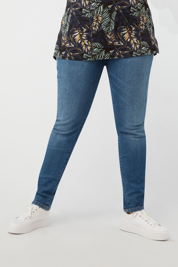 Jean coupe slim avec cha&icirc;ne image number 5