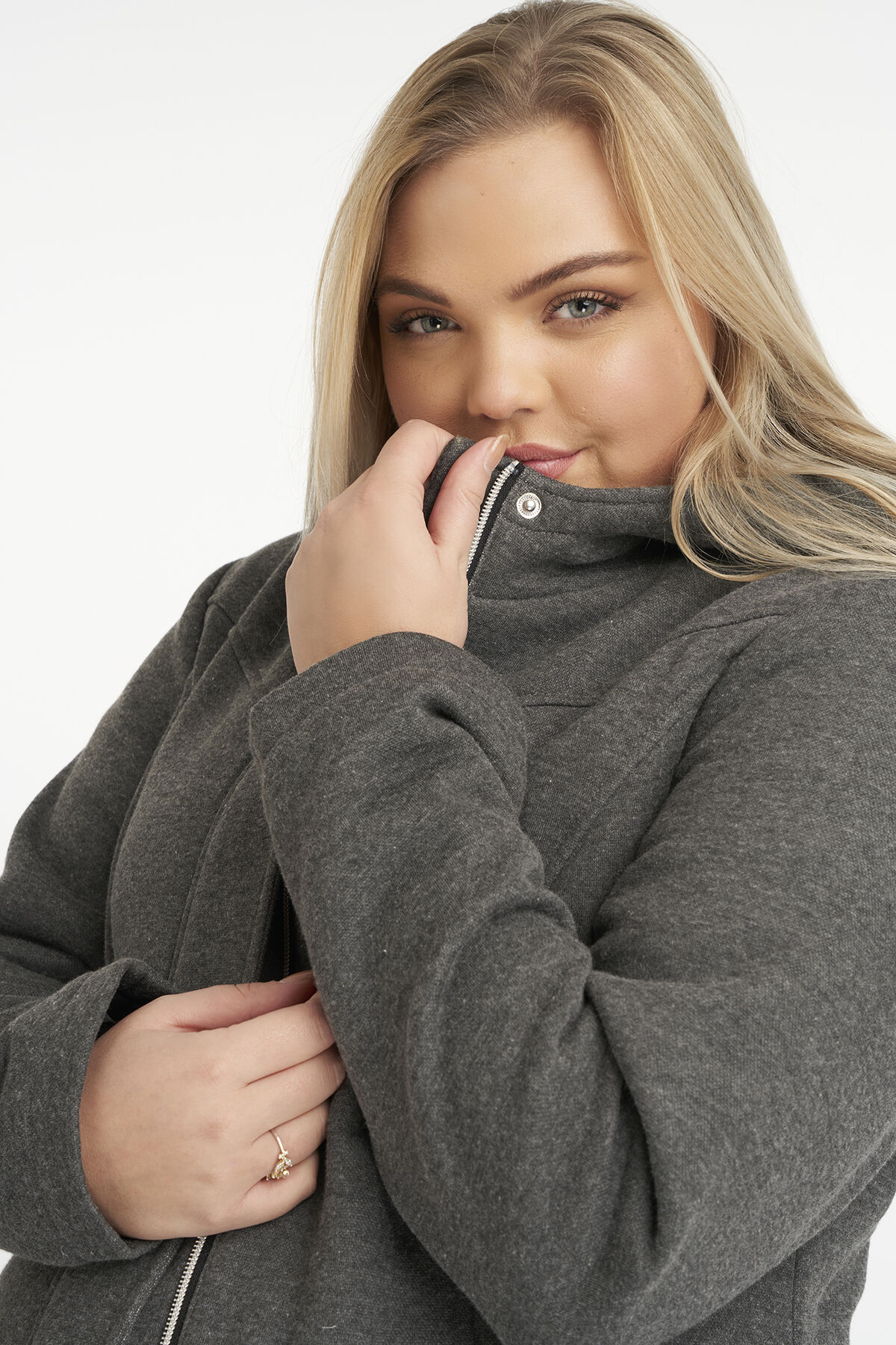 Veste &agrave; capuche image number 4