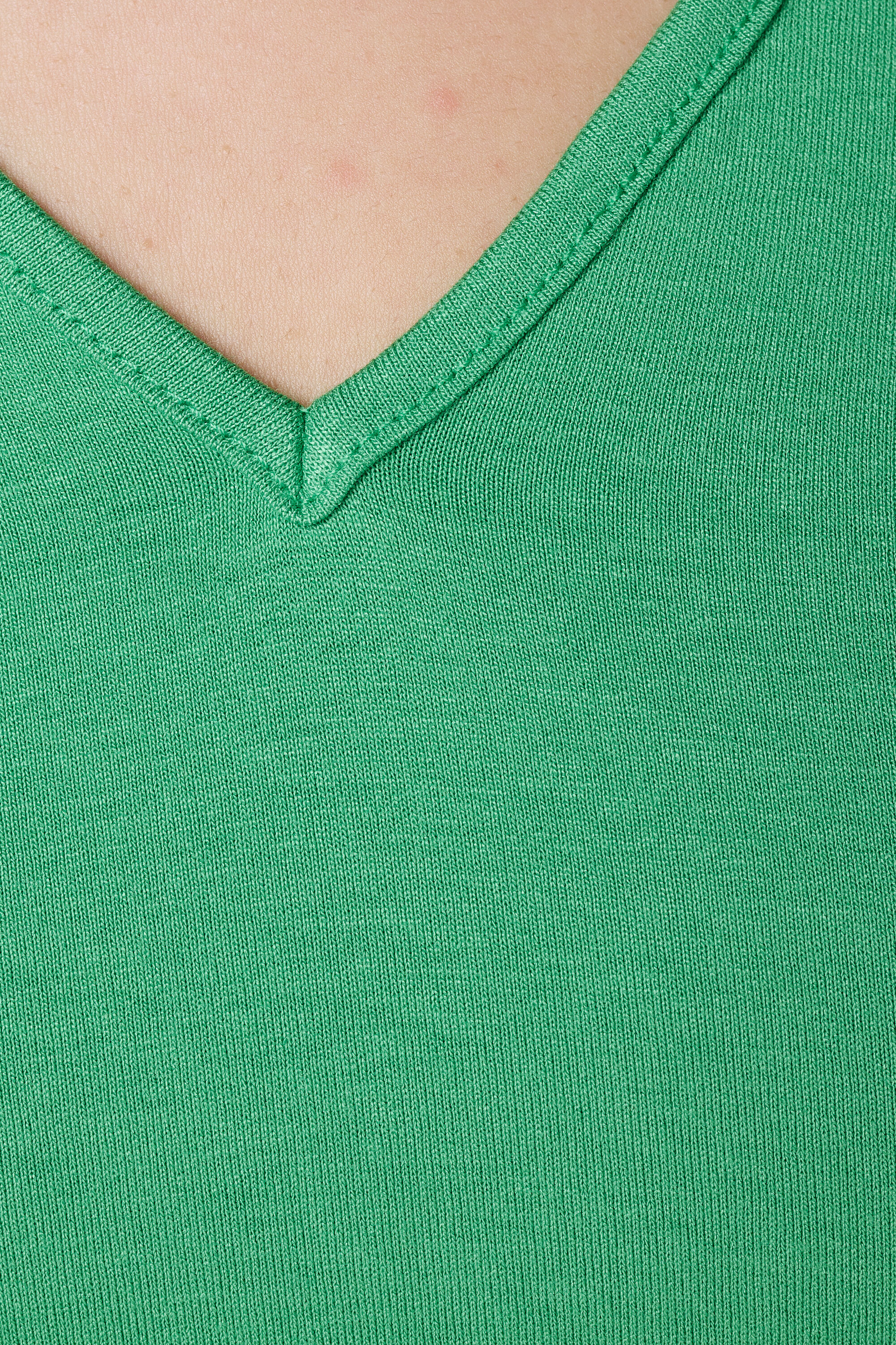 T-shirt &agrave; col en V image number 6